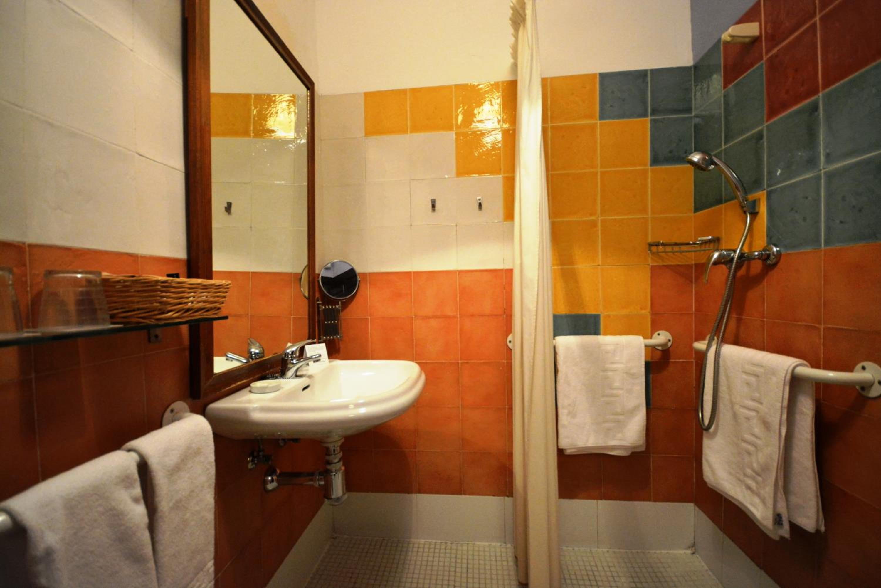 Economy Double Room - Photo 3