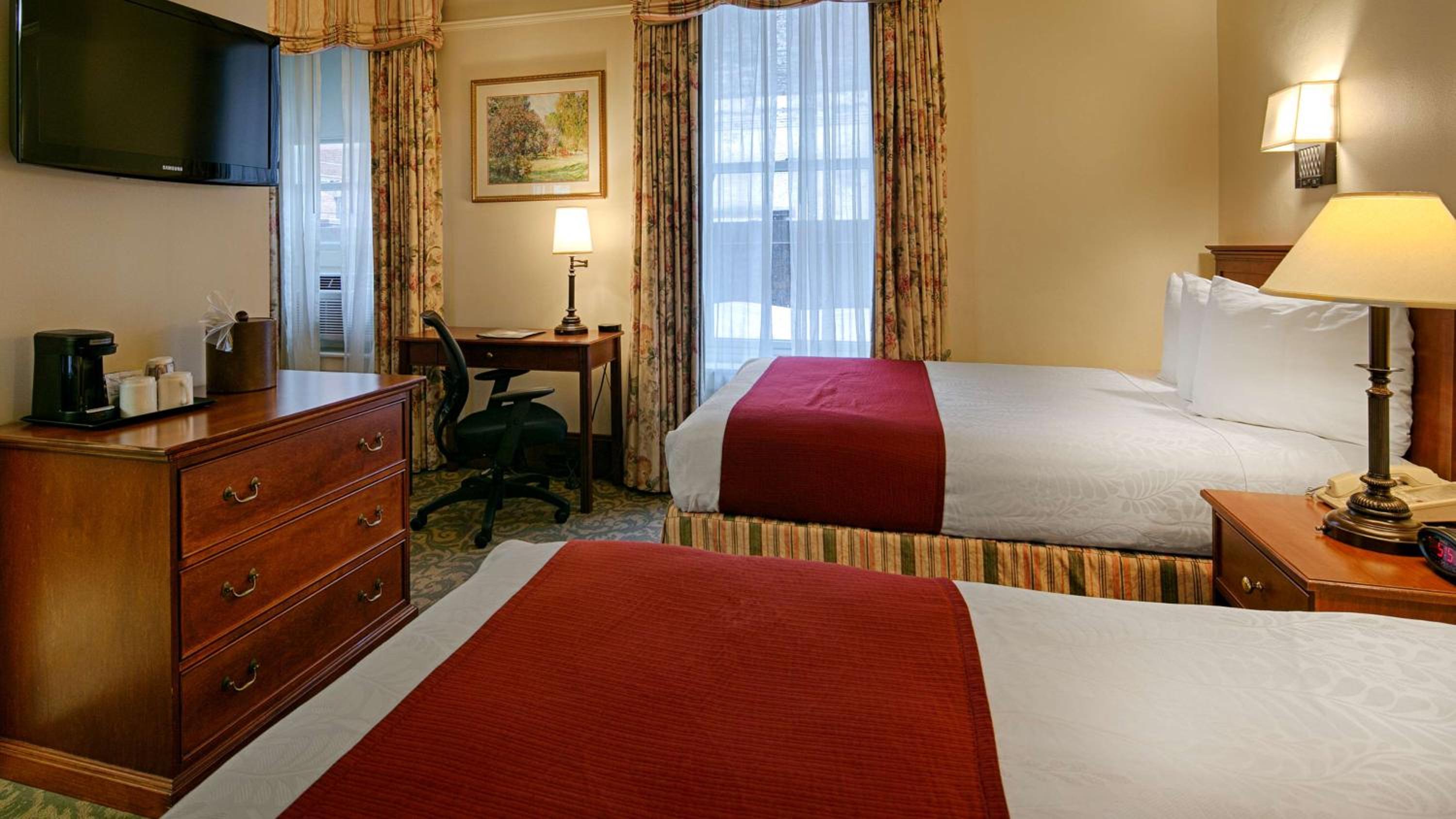 Deluxe Room With Two Double Beds - City View - Photo 12