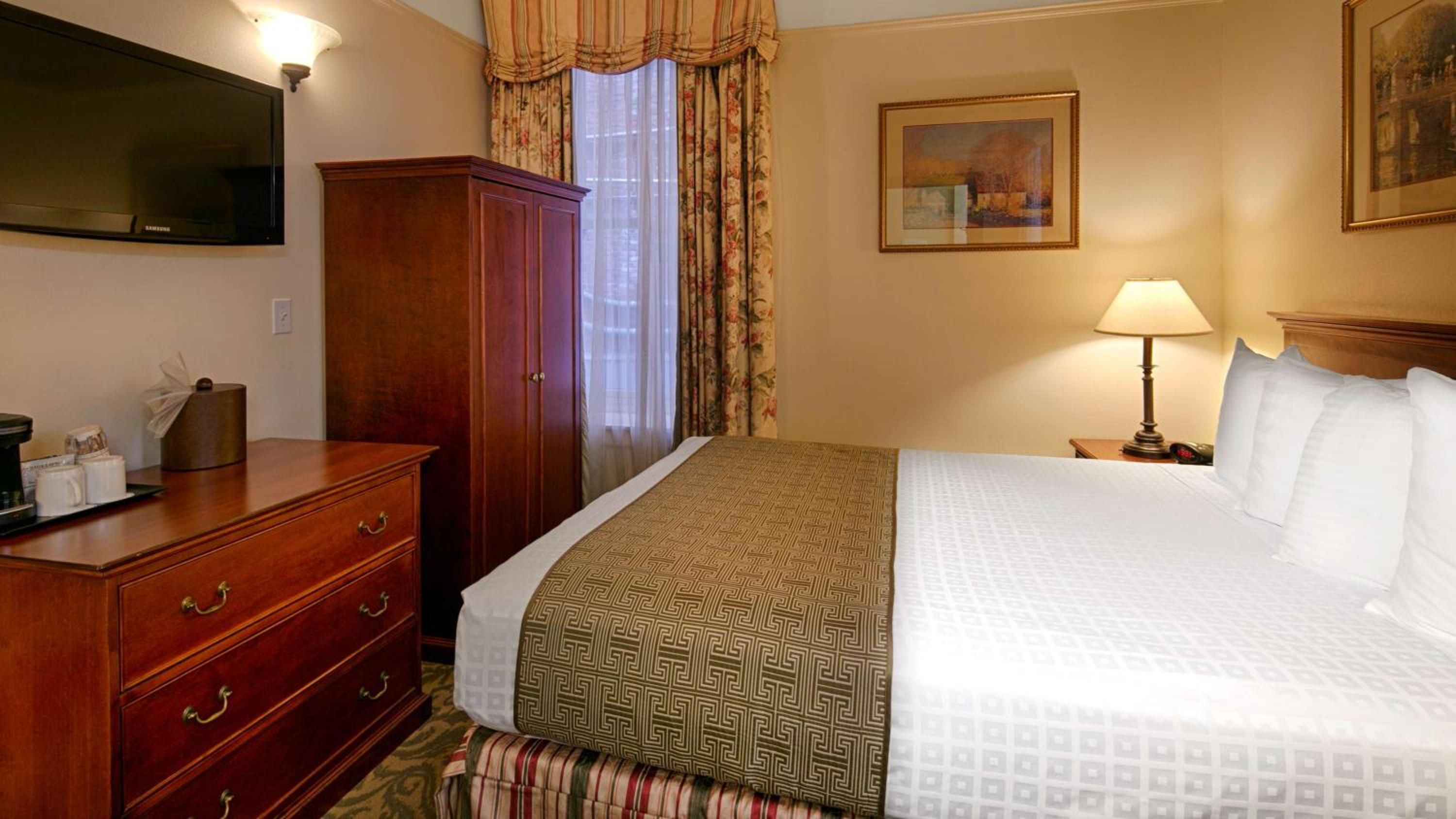 Queen Room - Non-Smoking - Photo 6