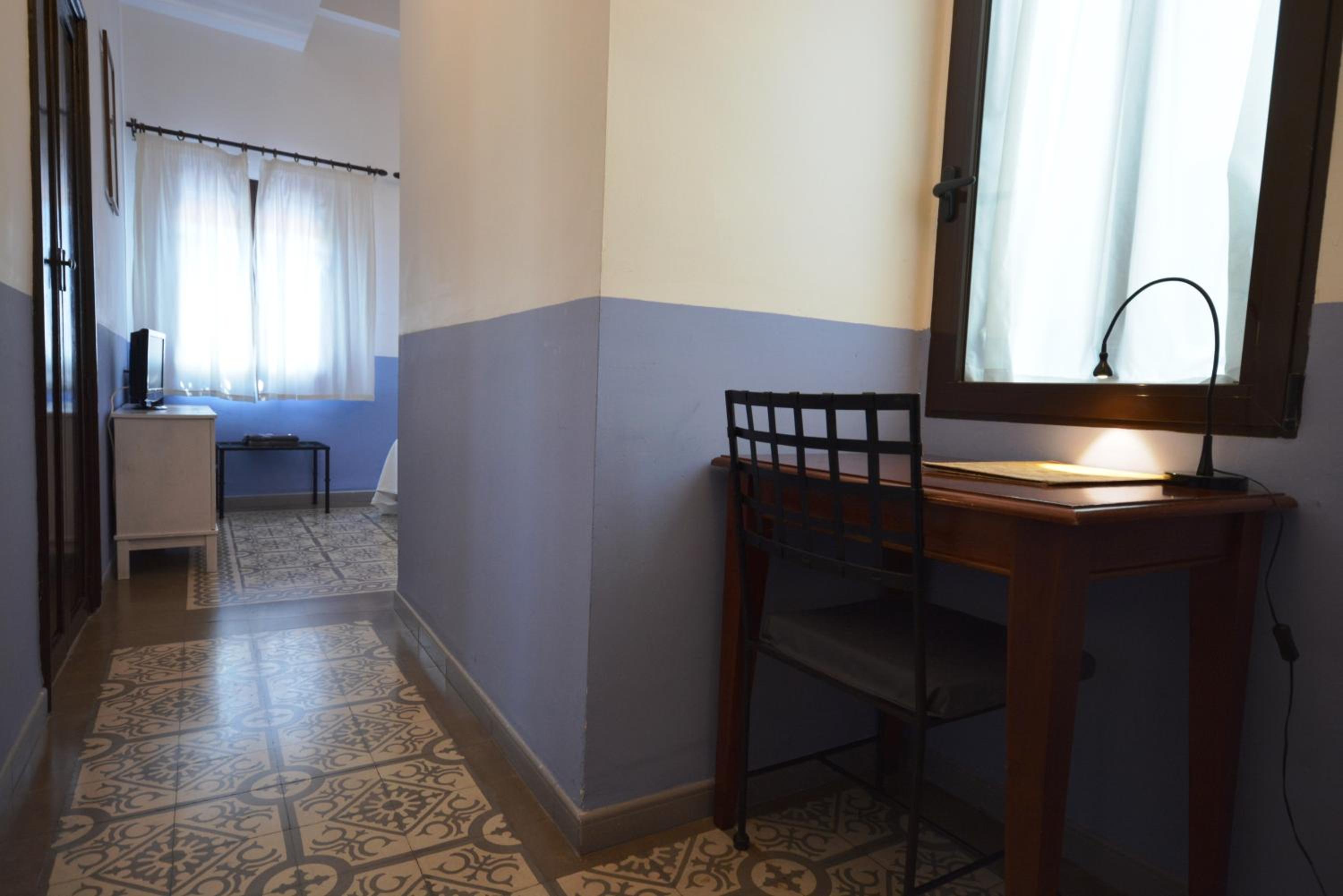 Double or Twin Room - Photo 8