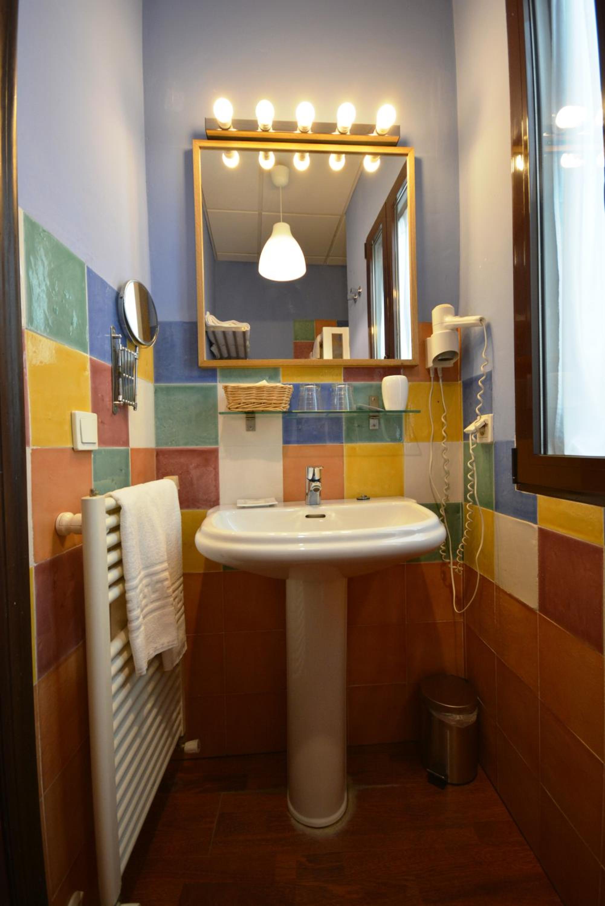 Double or Twin Room - Photo 2