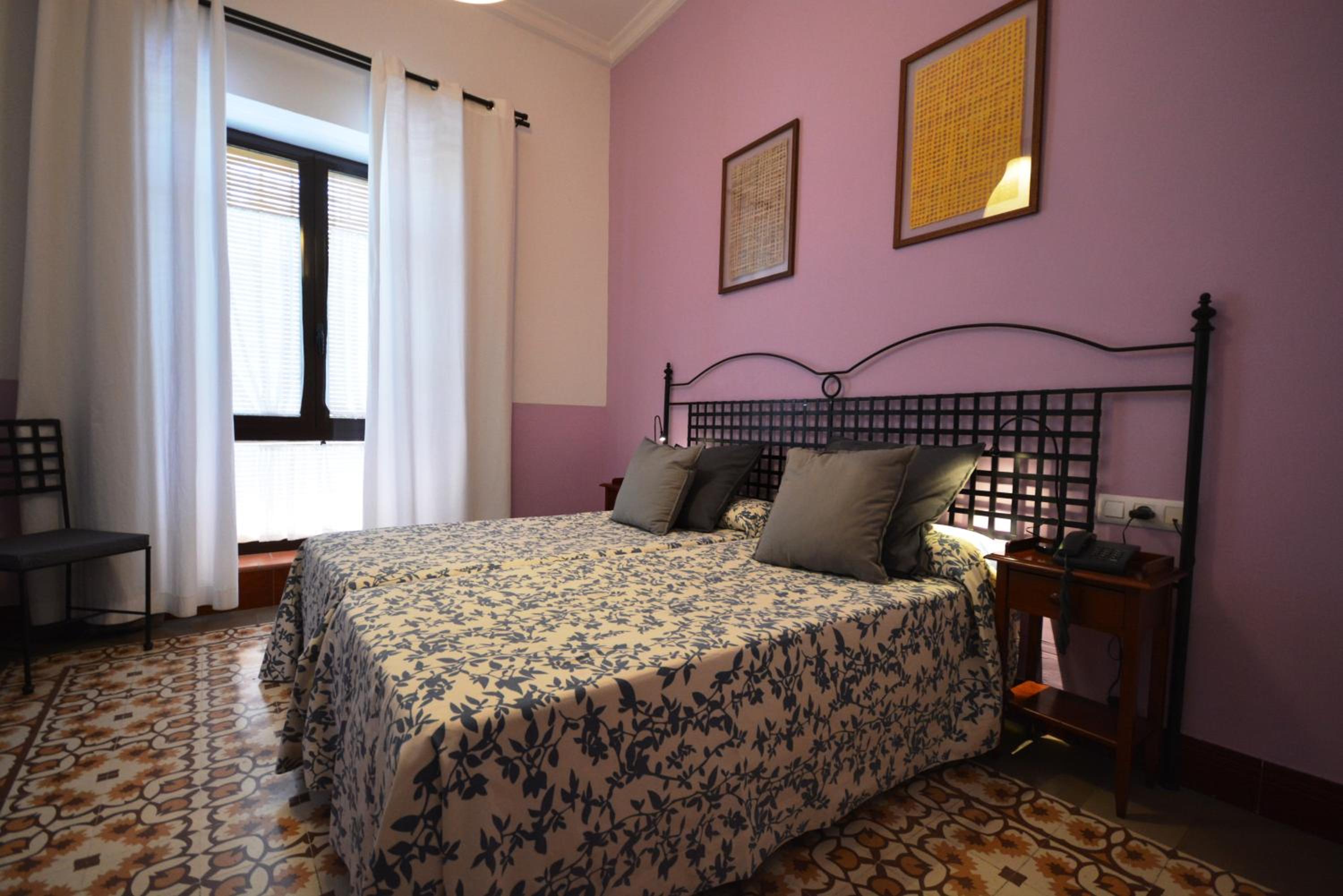 Double or Twin Room - Photo 4