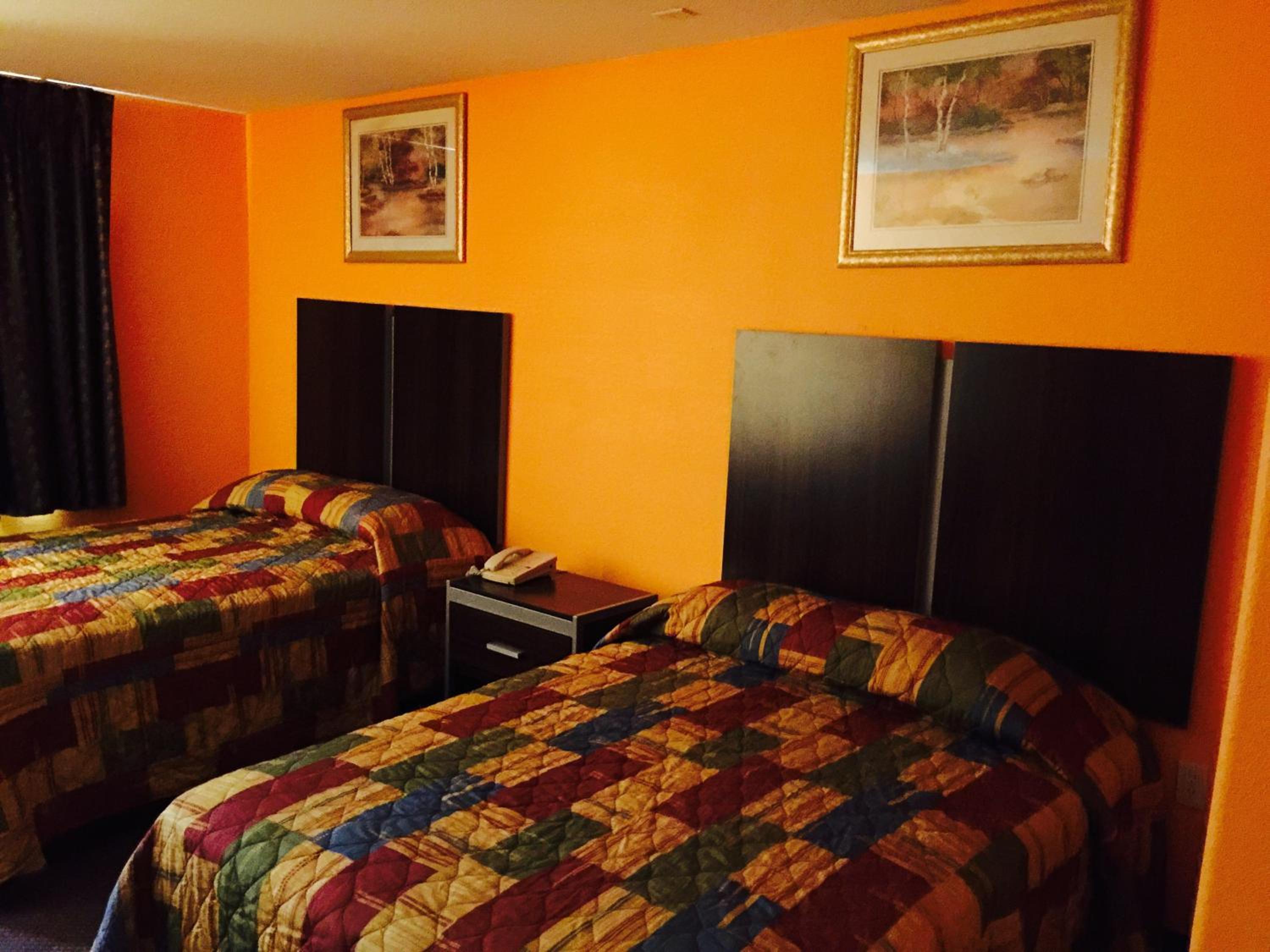 Double Room with Two Double Beds - Photo 3