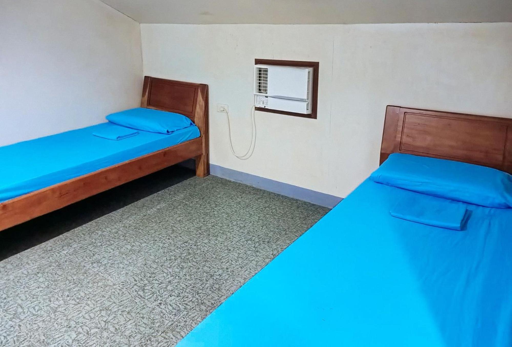 Standard Twin Room with Shared Bathroom photo 2