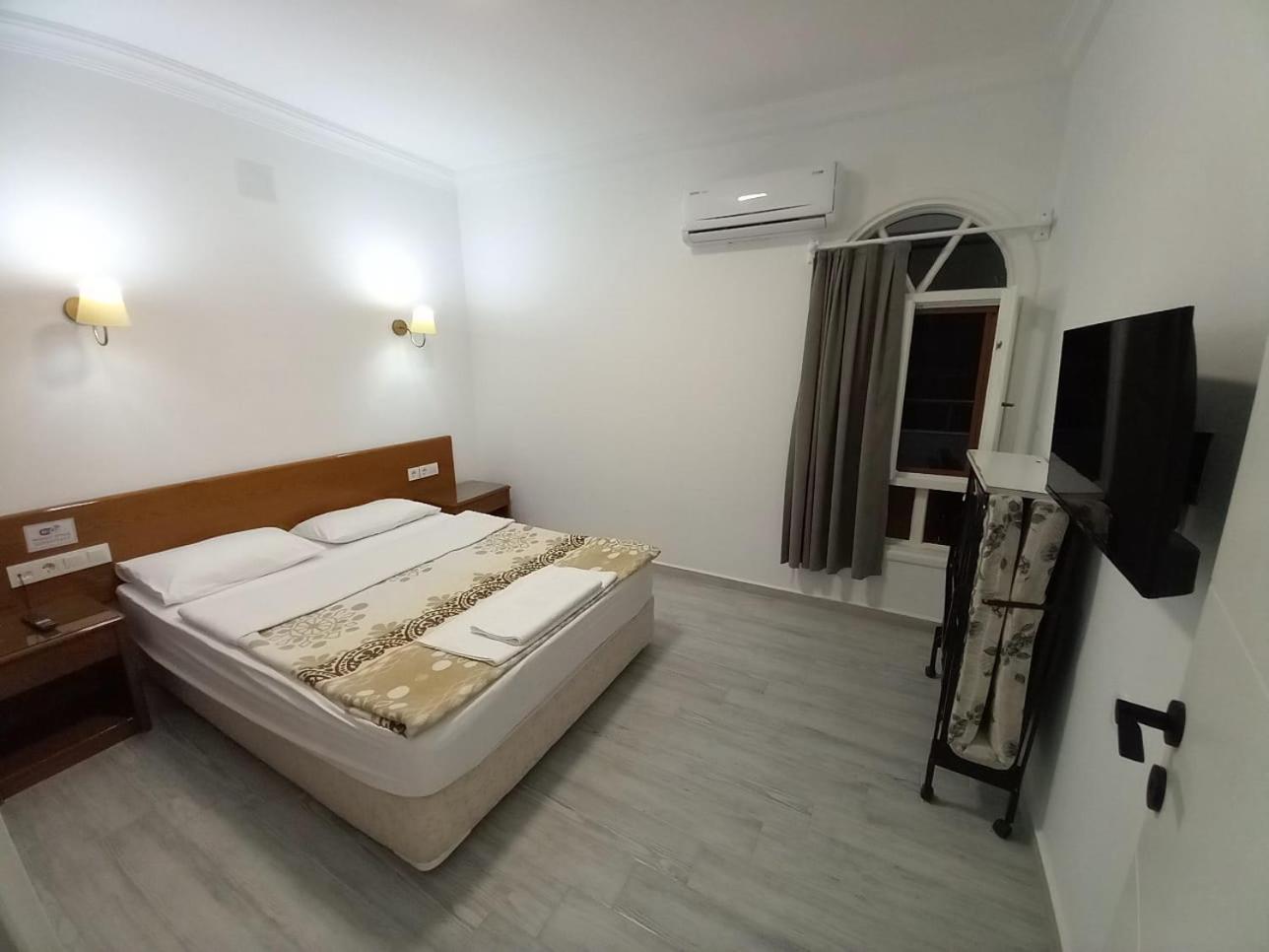 One-Bedroom Apartment with Sea View and Balcony