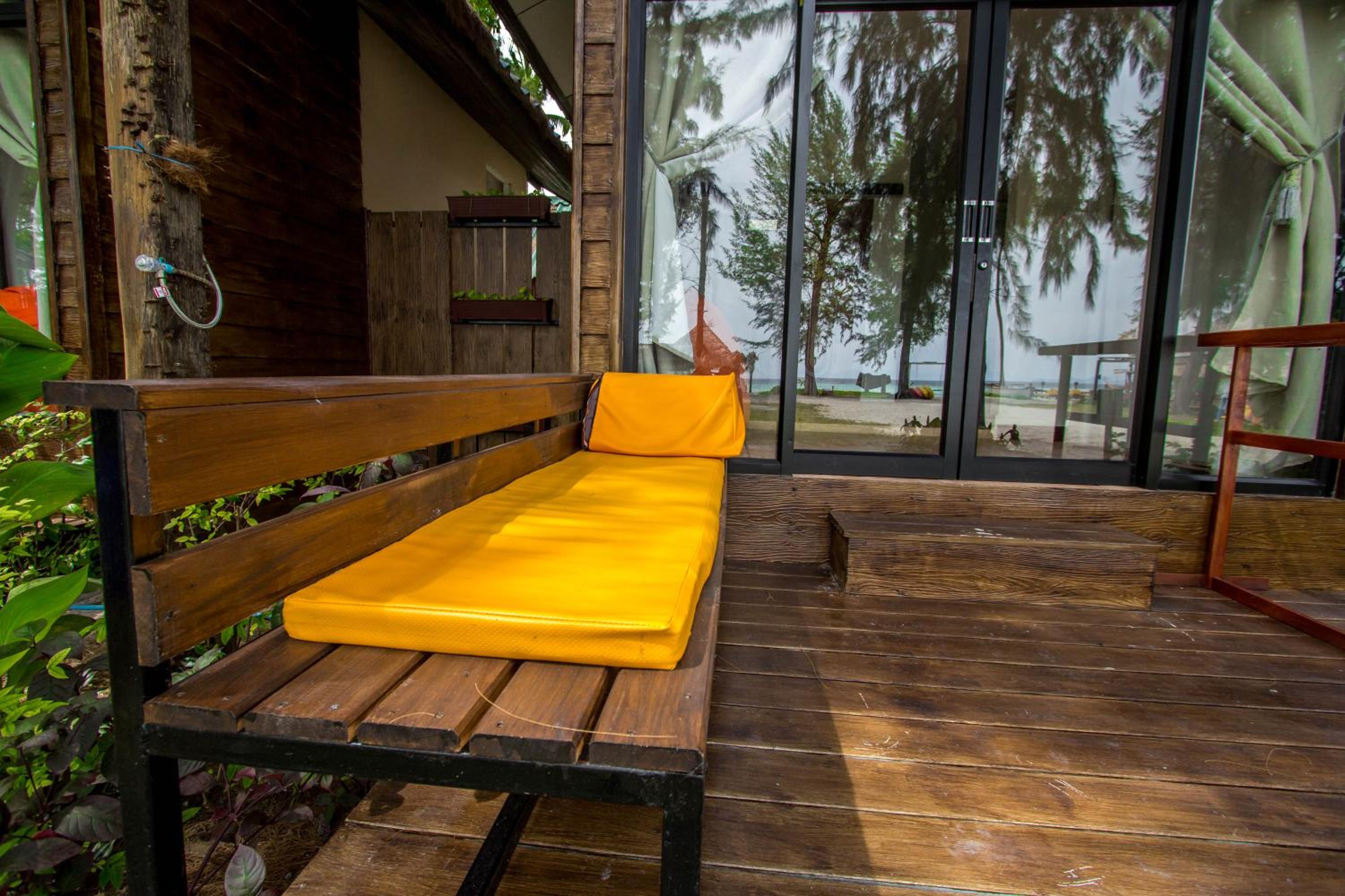 Bungalow with Sea View - Photo 8
