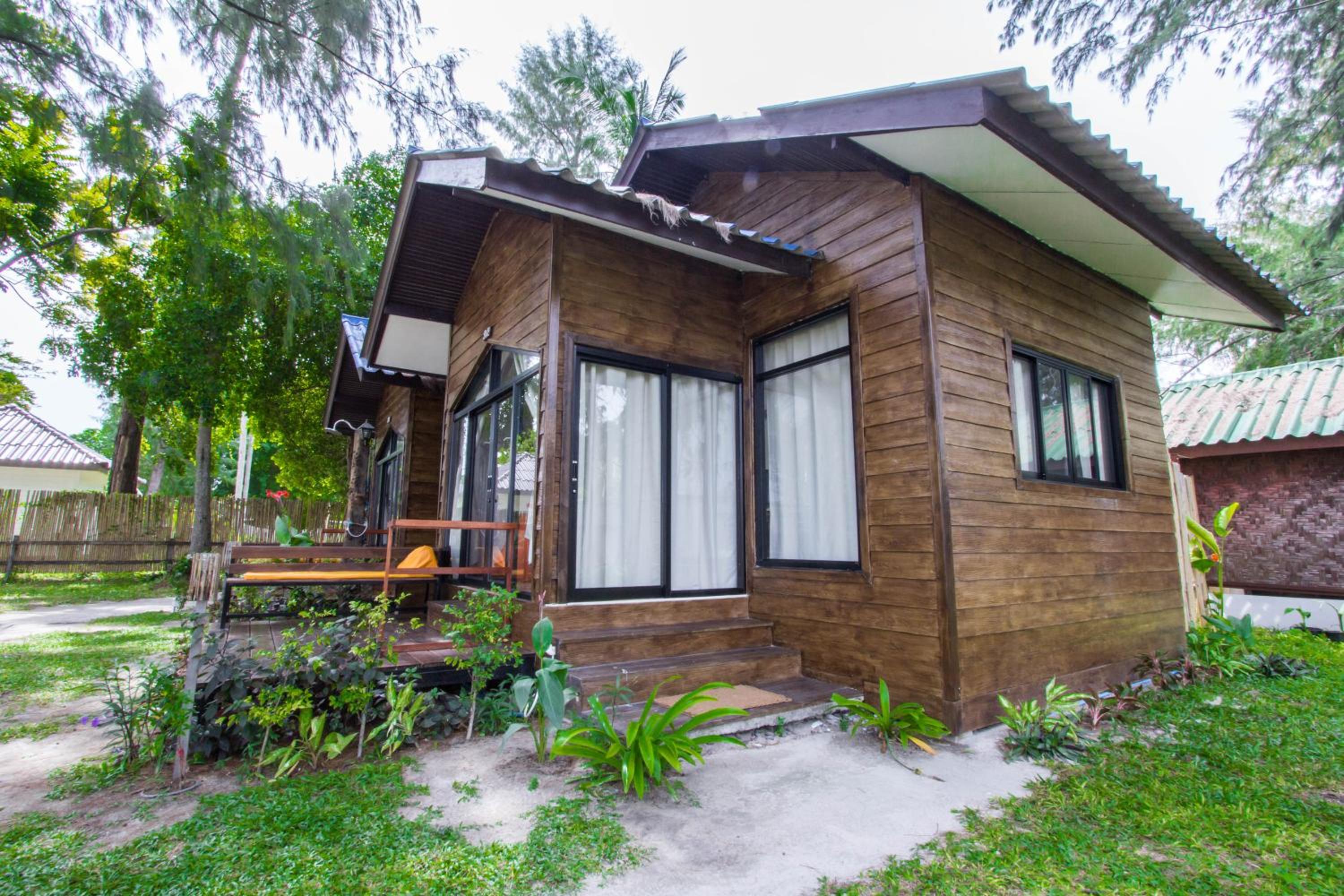 Bungalow with Sea View - Photo 18
