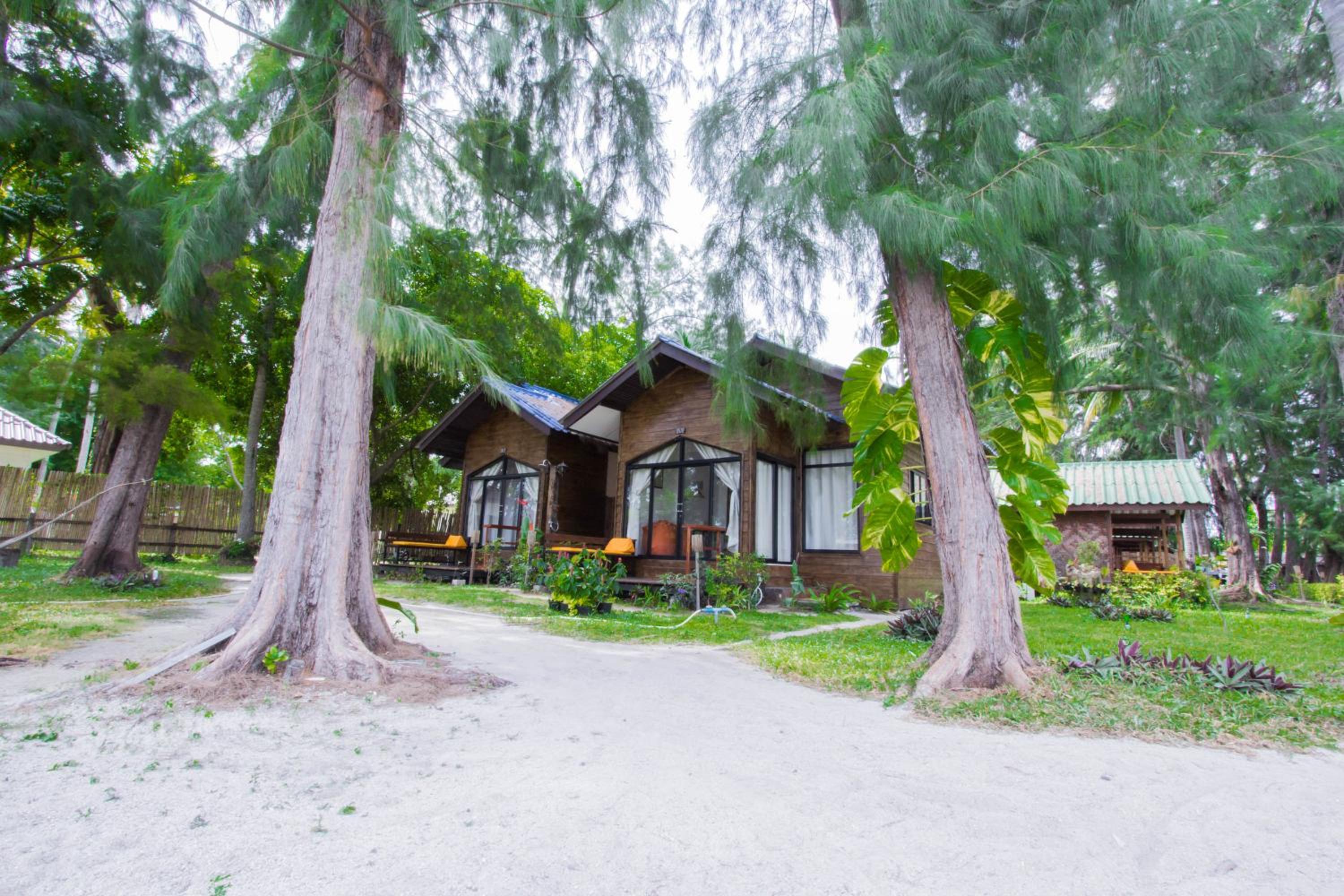Bungalow with Sea View - Photo 16
