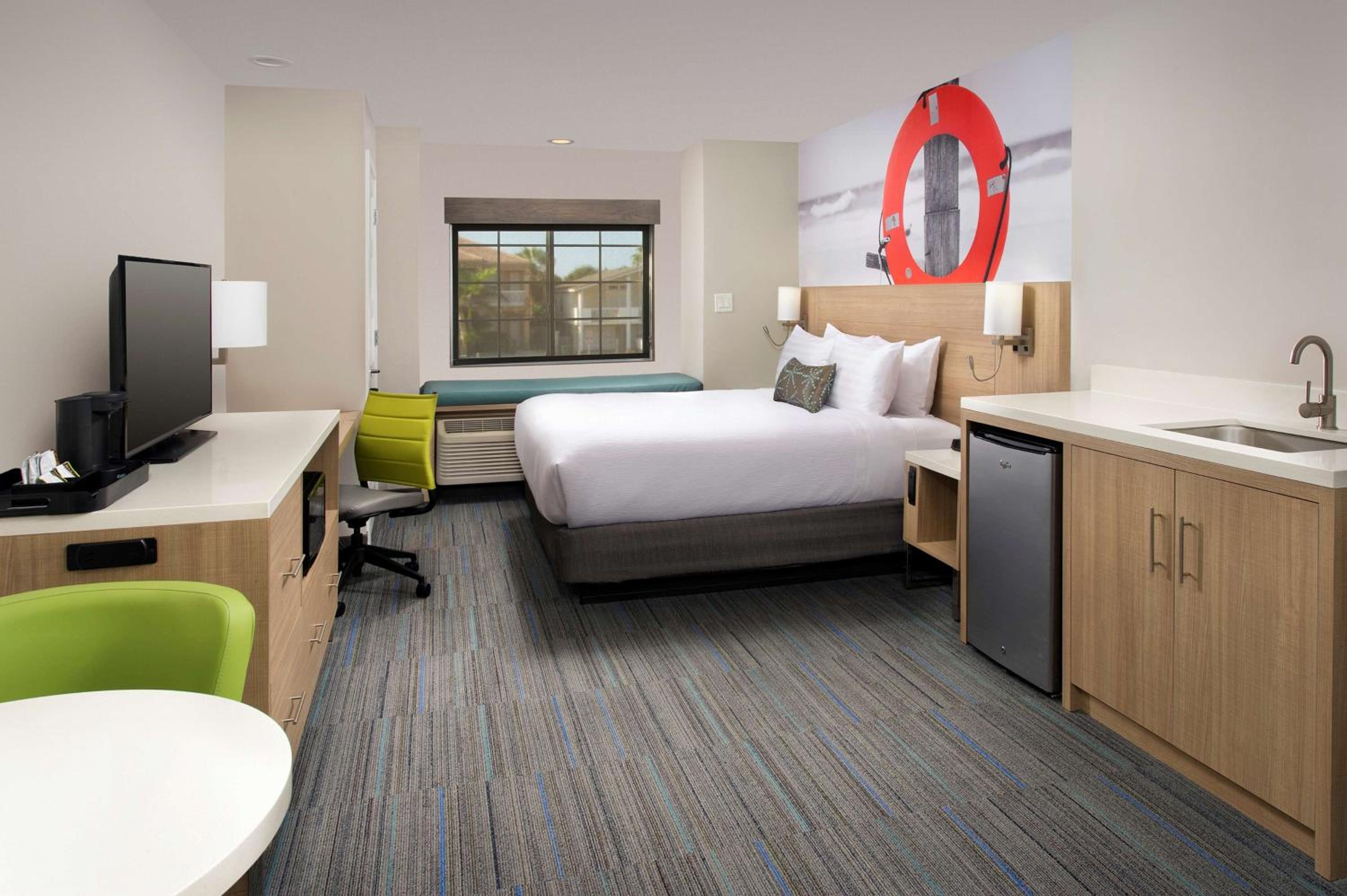 King Room - Non-Smoking - Photo 1