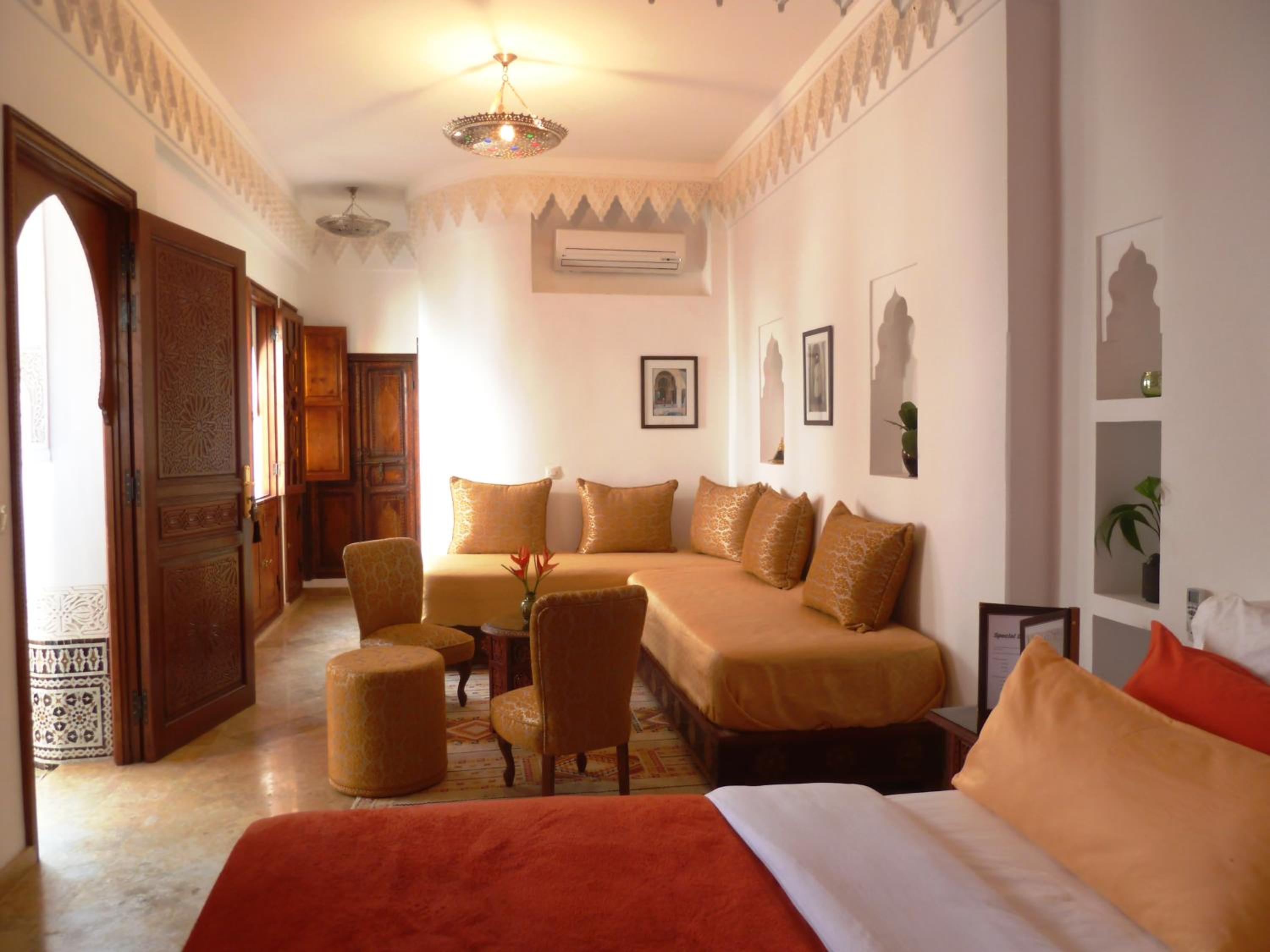 Suite - Photo 1