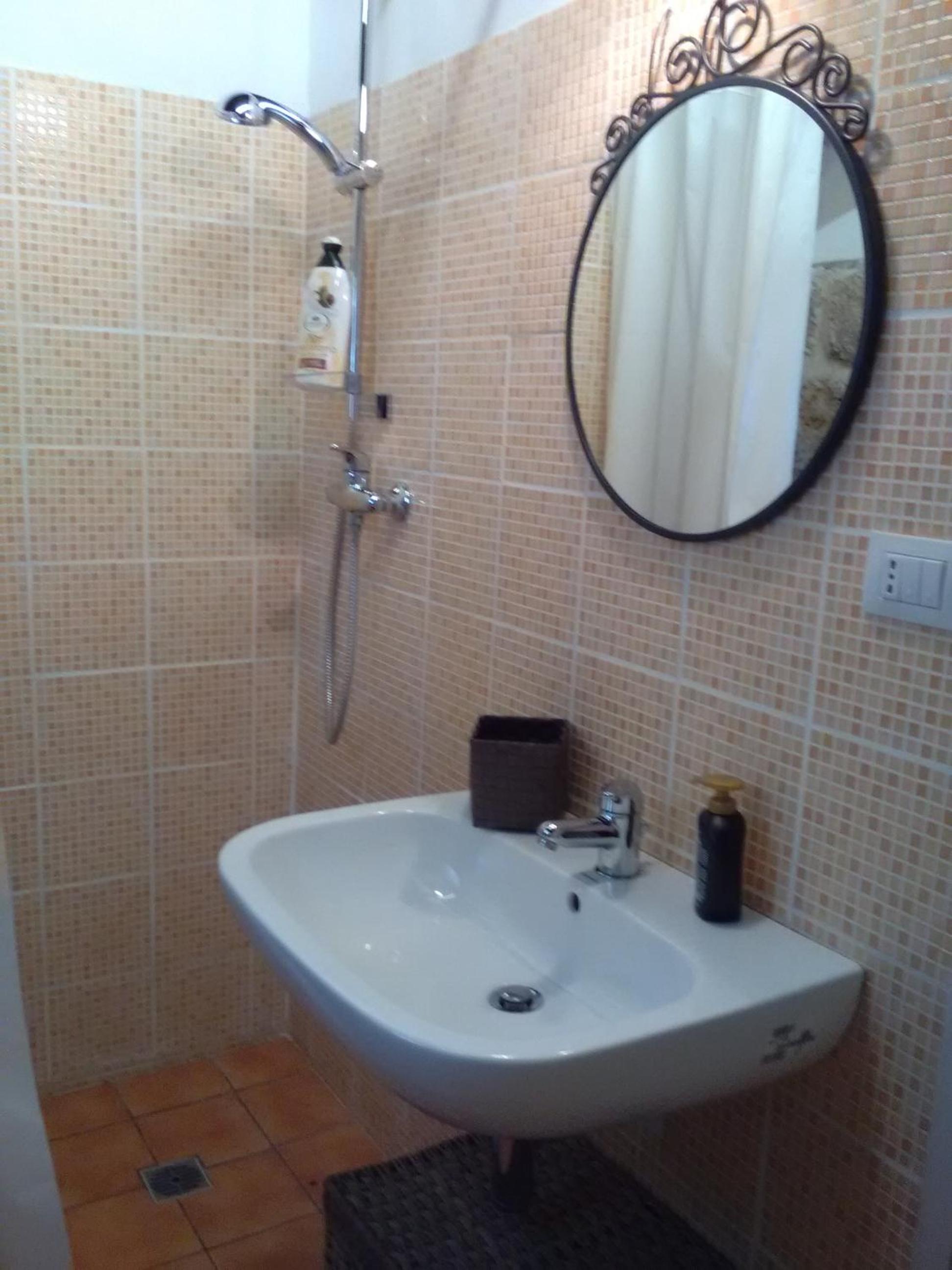 Deluxe Room - Photo 10
