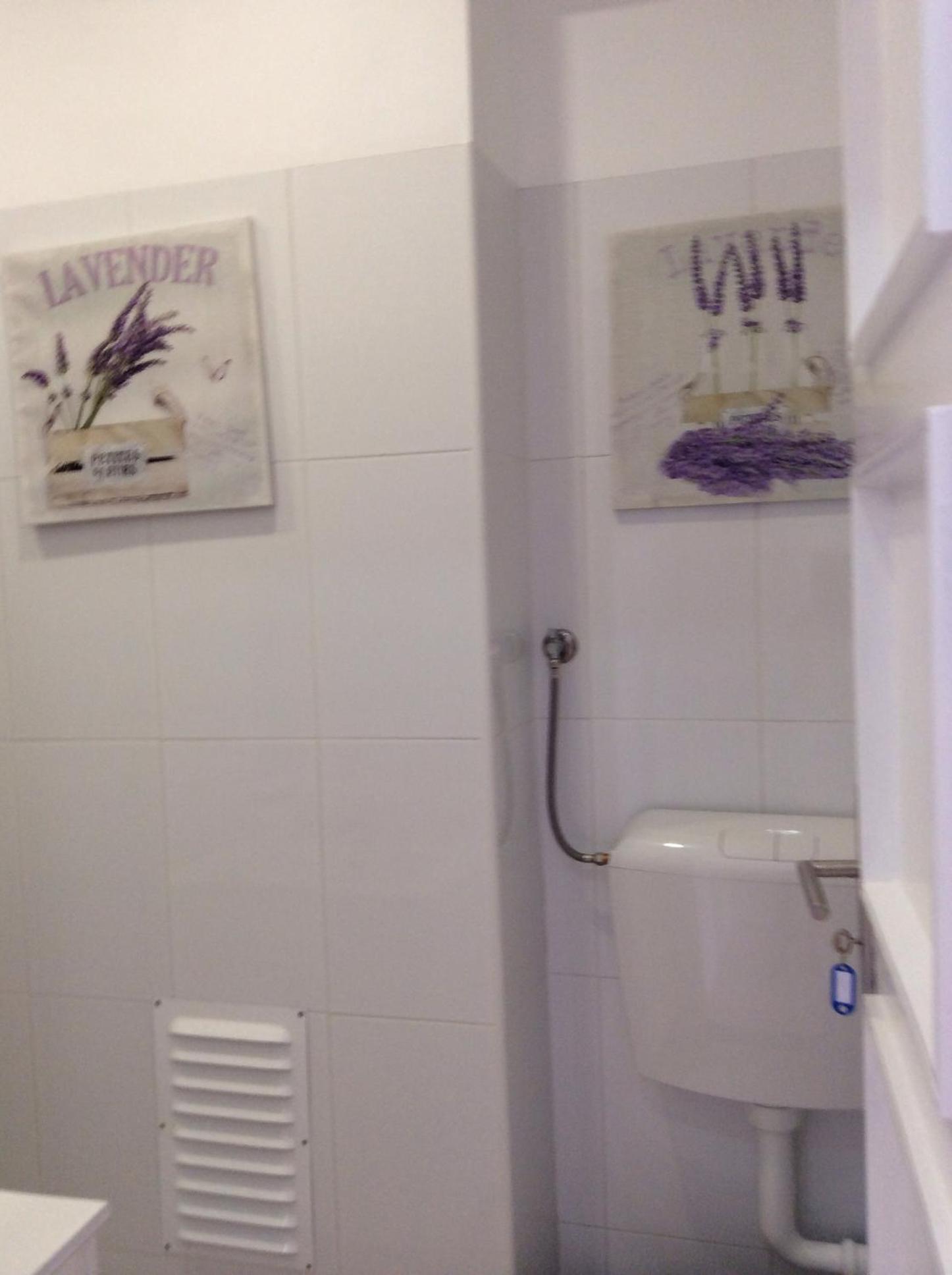 Double Room with Private Bathroom - Photo 9