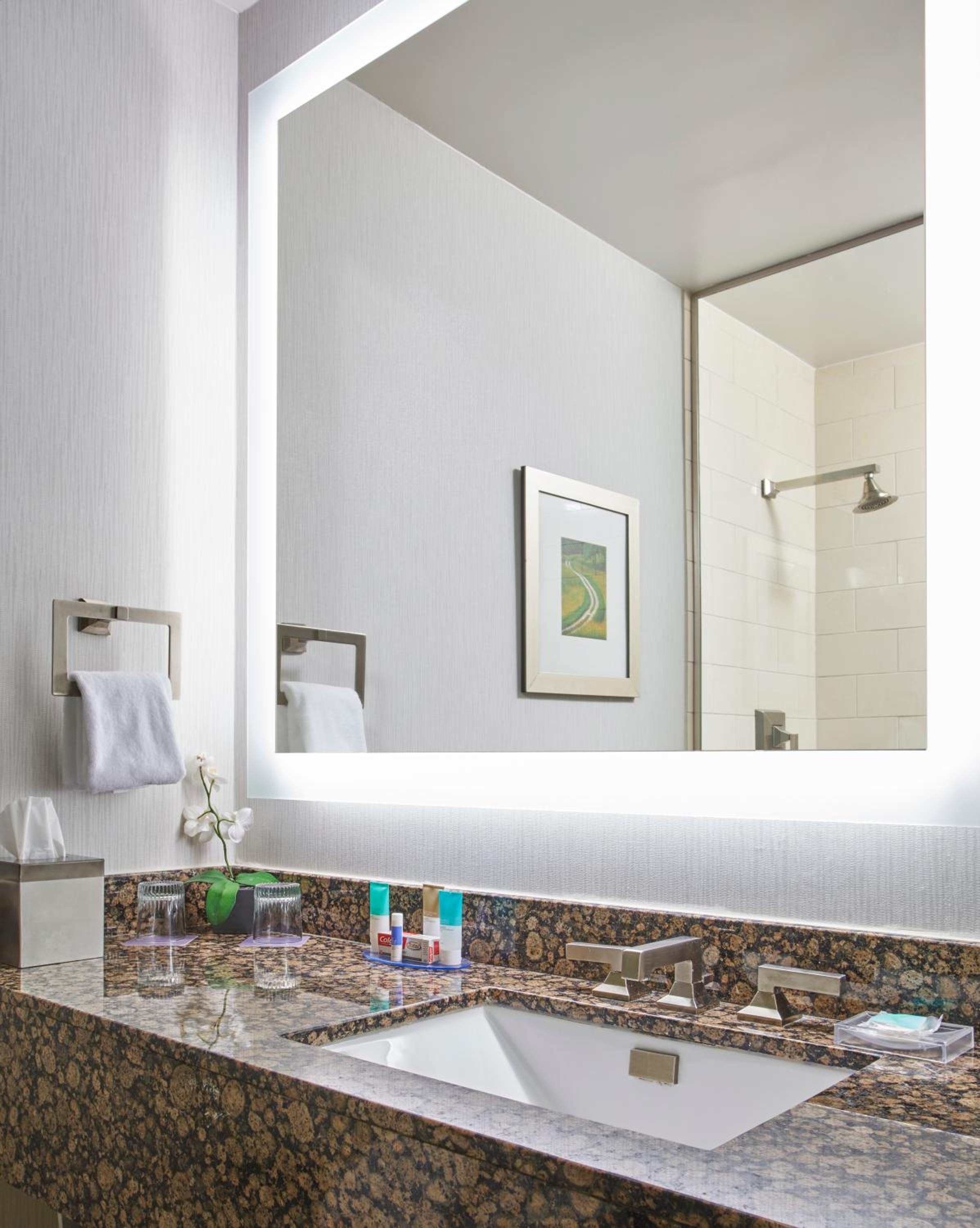 Queen Room with Two Queen Beds and Accessible Tub - Photo 4
