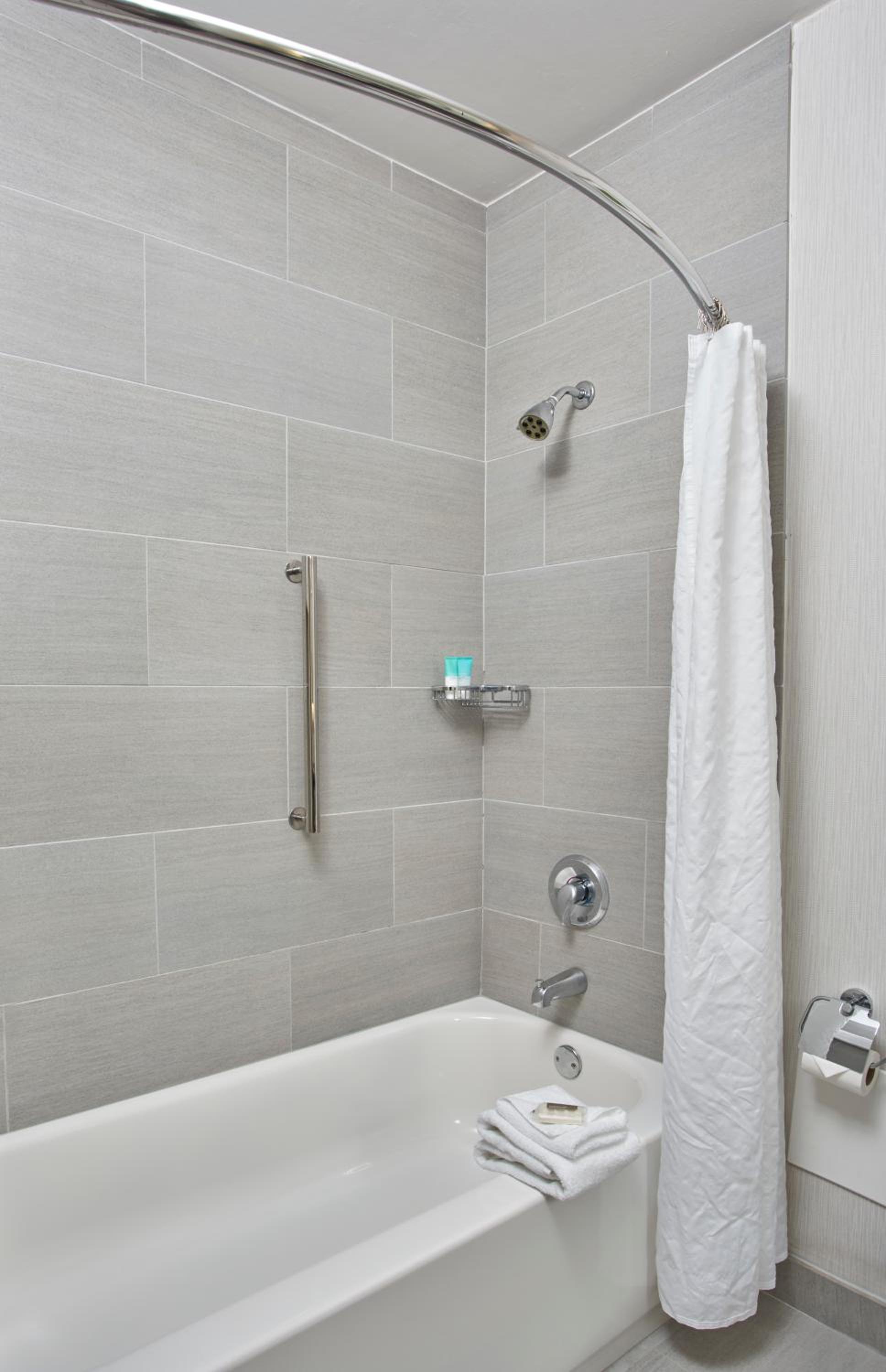 Queen Room with Two Queen Beds and Accessible Tub - Photo 2