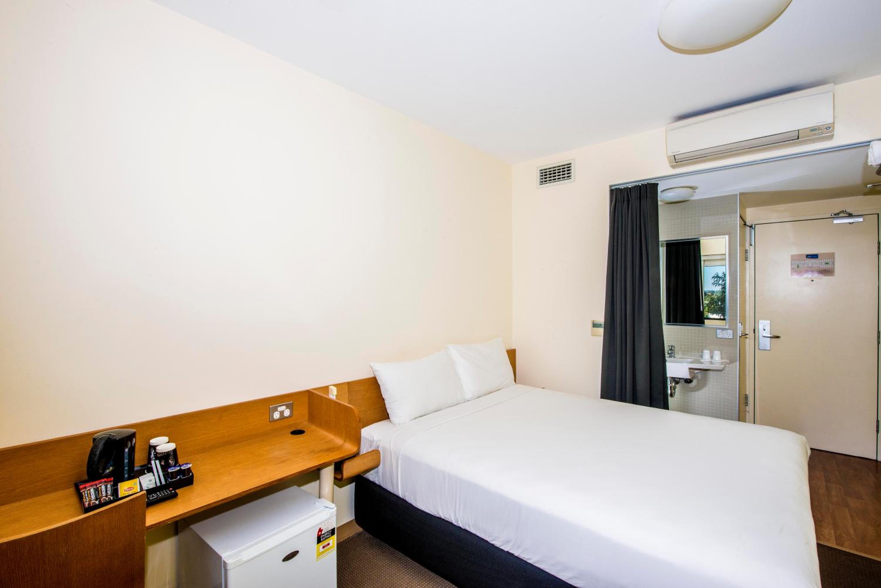 Standard Queen Room - Photo 4
