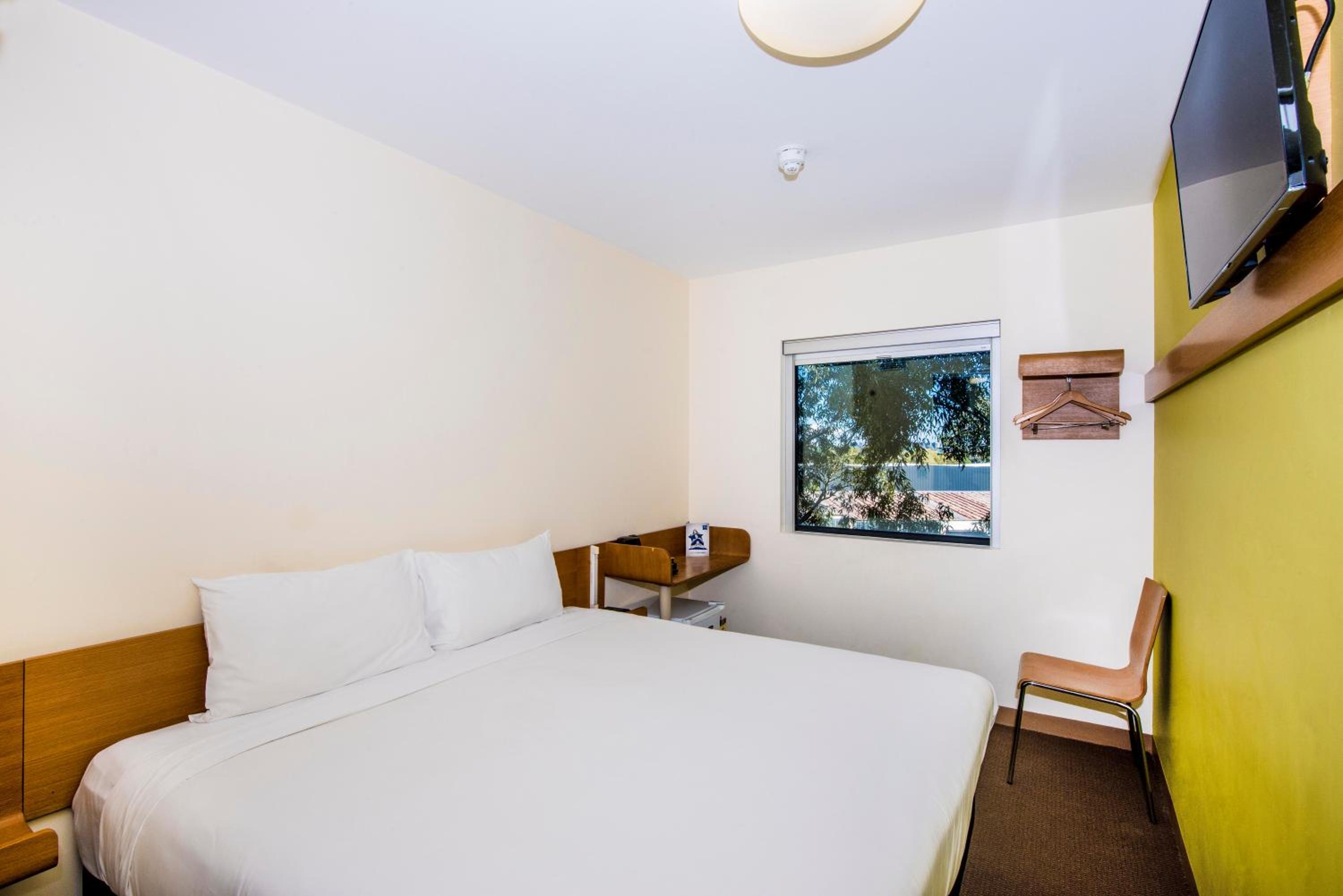 Standard King Room - Photo 4
