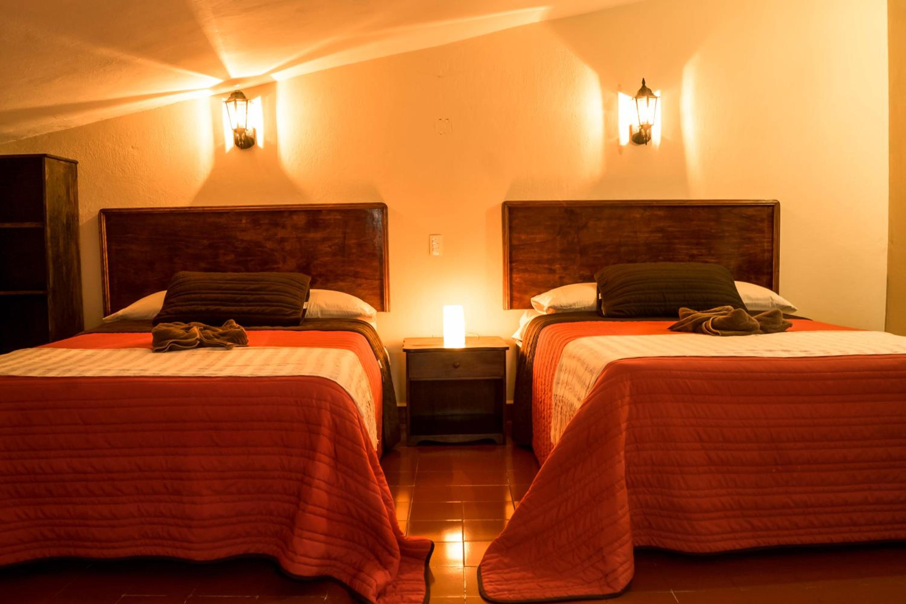 Double Room with Two Double Beds - Photo 2