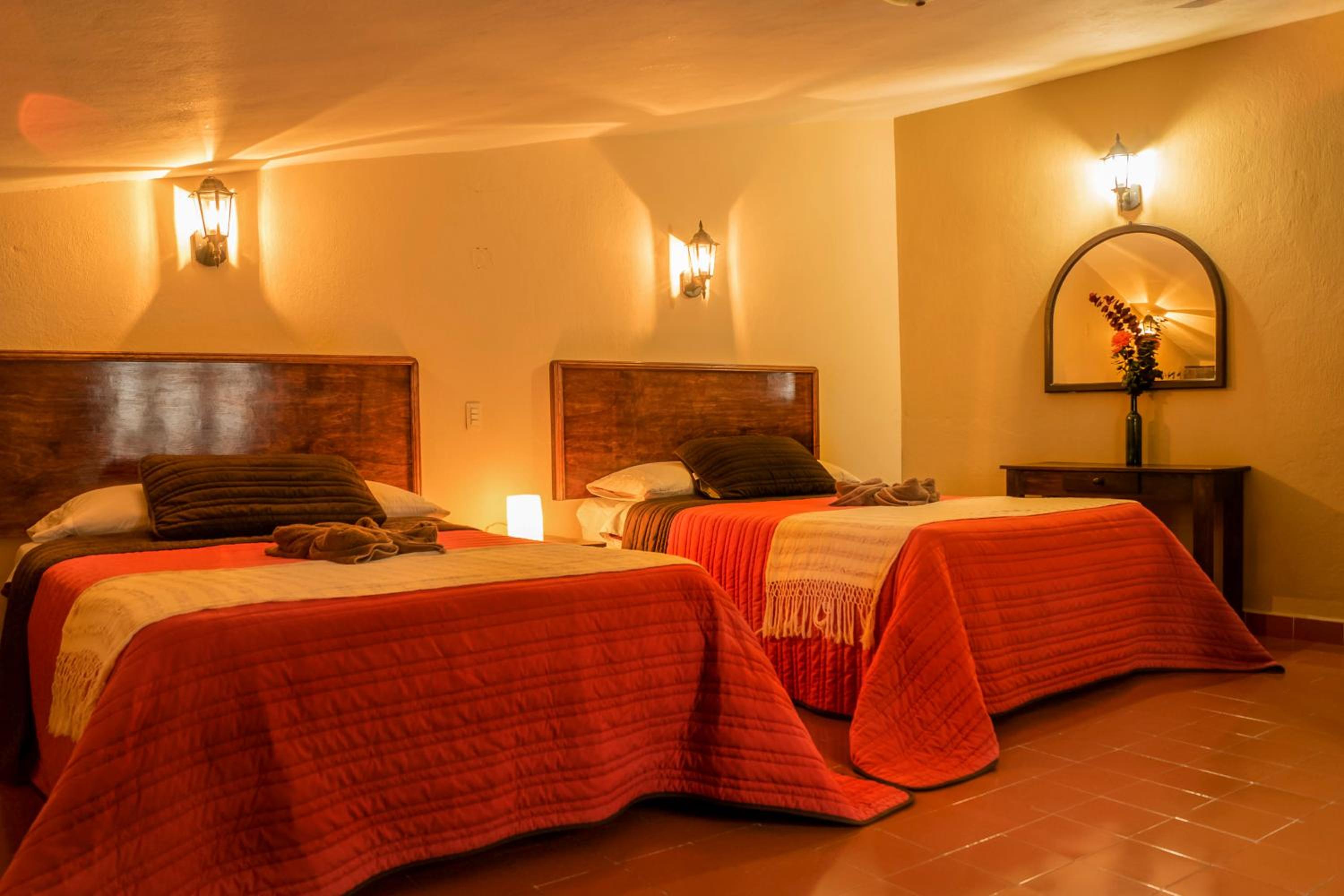 Double Room with Two Double Beds - Photo 7