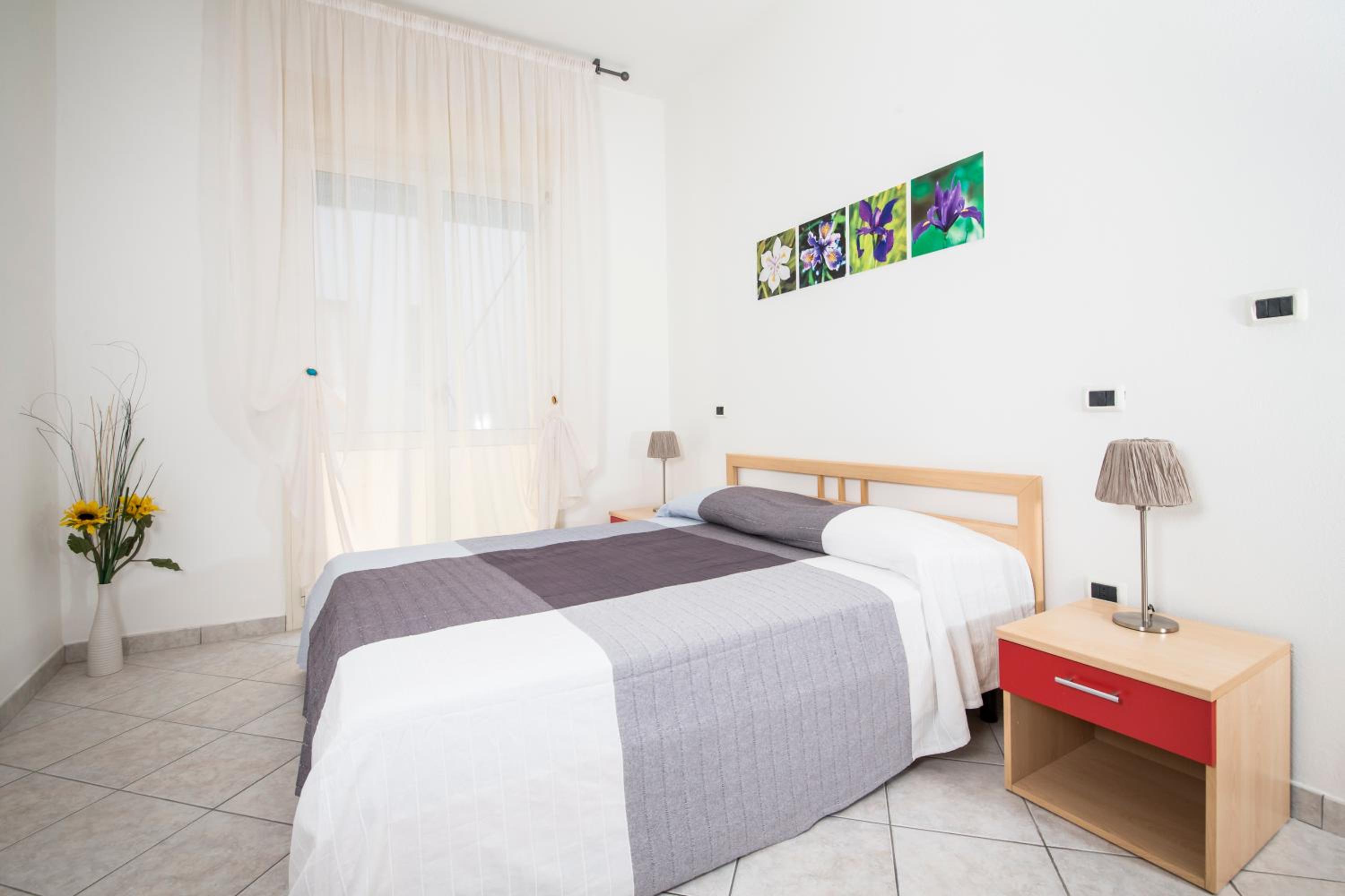 Deluxe One-Bedroom Apartment (4 Adults)