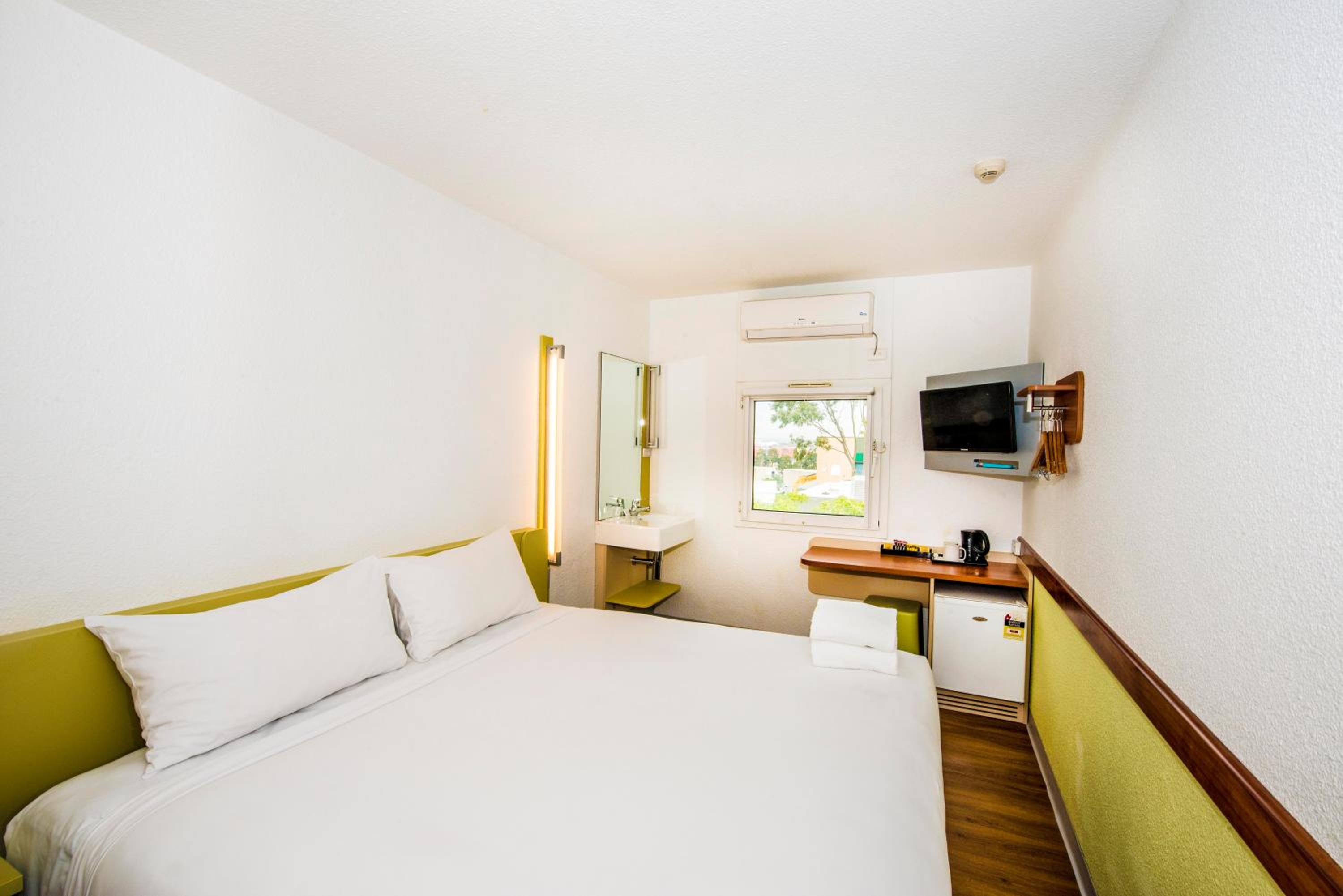 Standard King Room - Photo 4