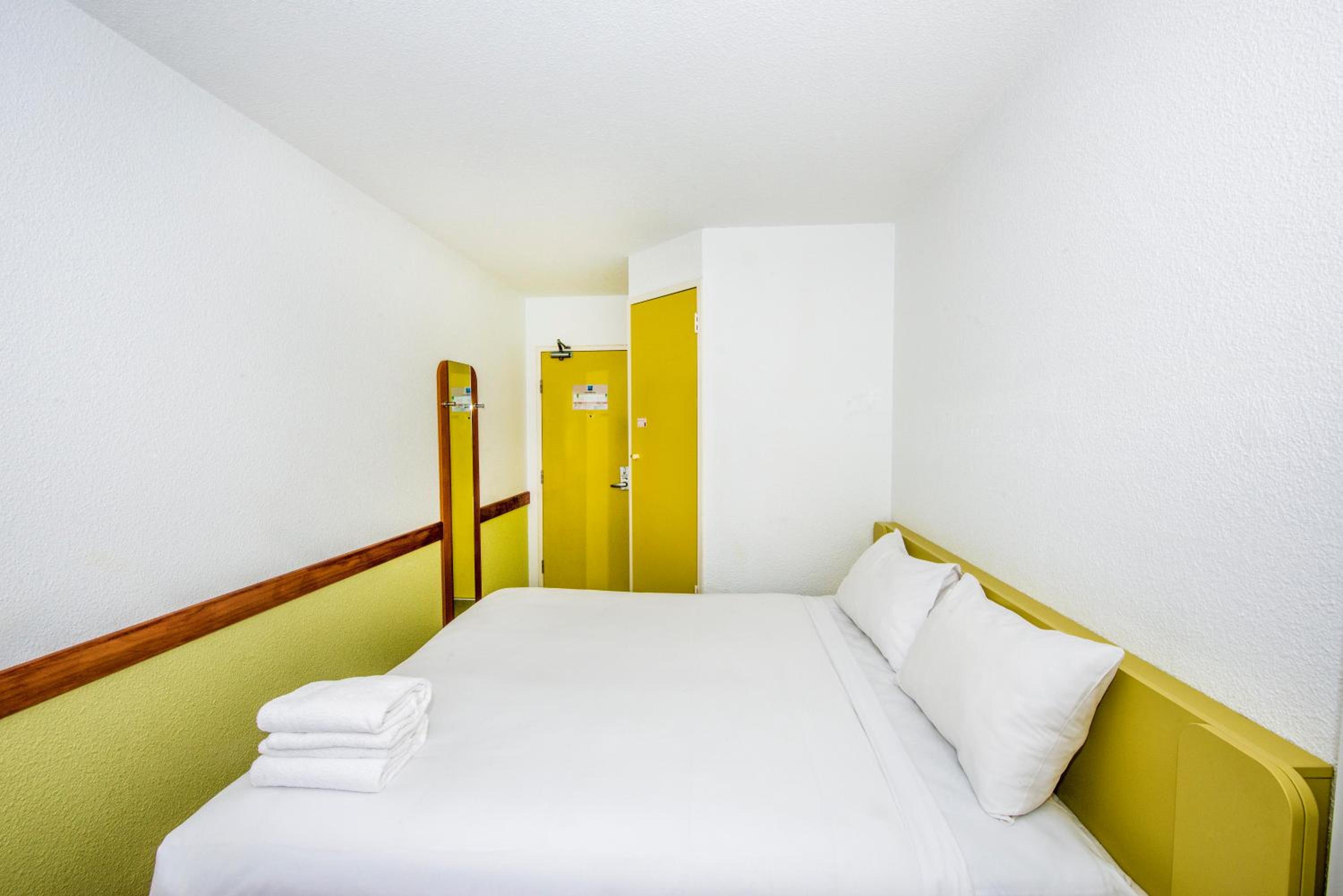 Standard King Room - Photo 3