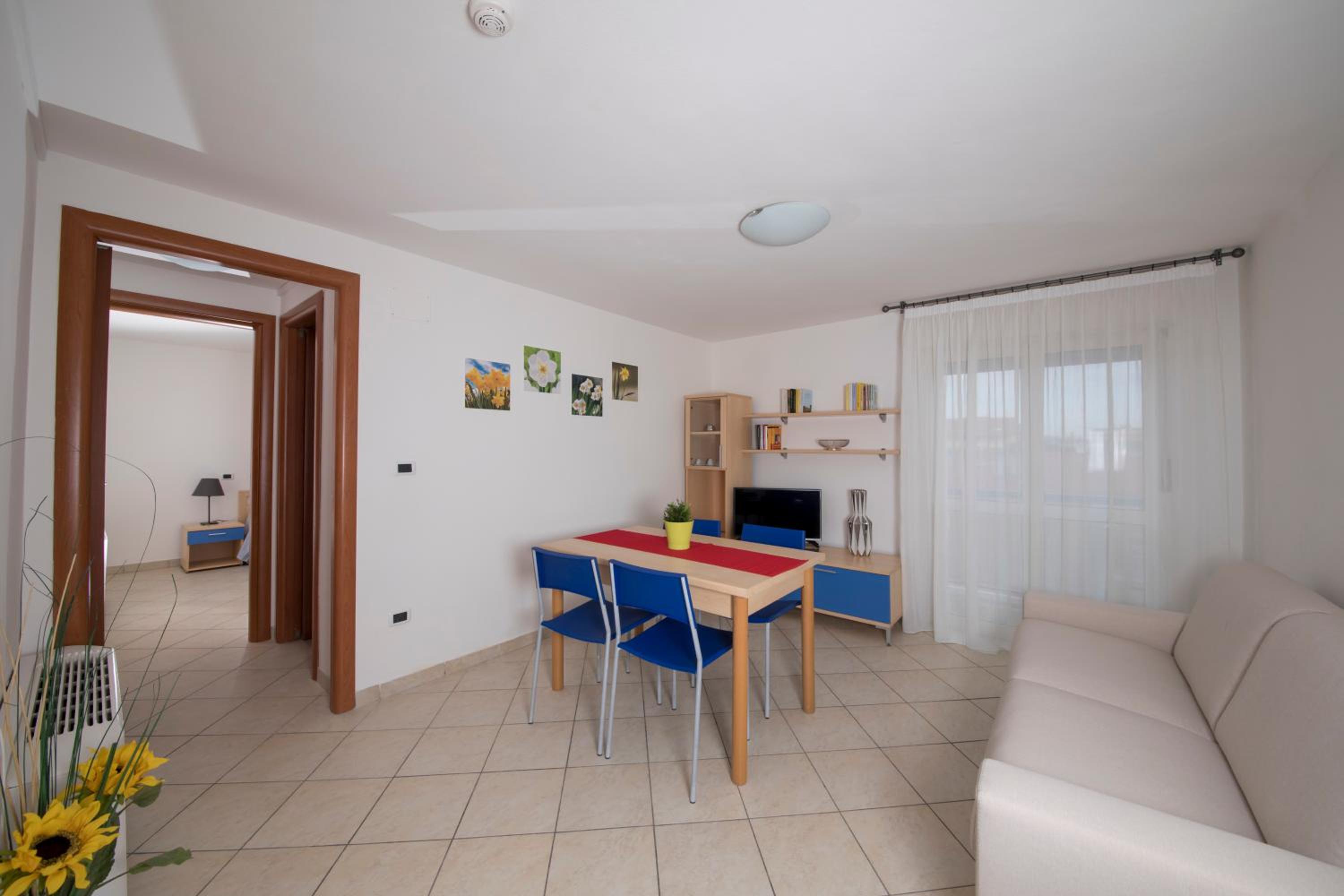 Superior One-Bedroom Apartment (5 Adults)