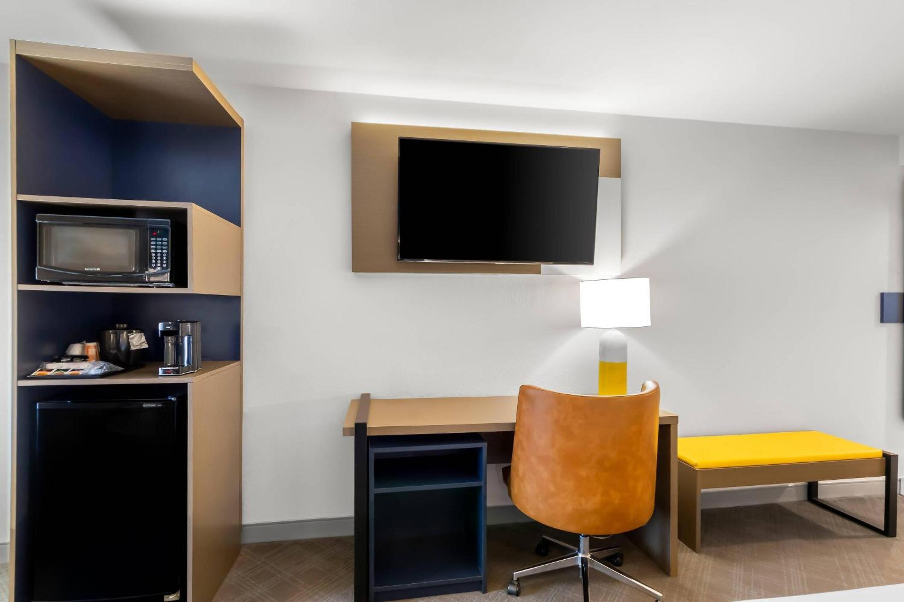King Room - Non-Smoking - Photo 1