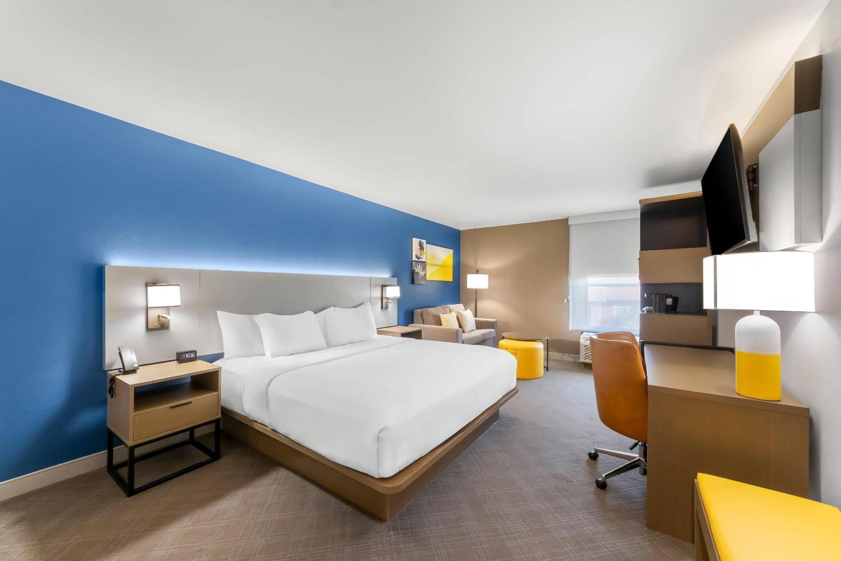 King Room - Non-Smoking - Photo 2