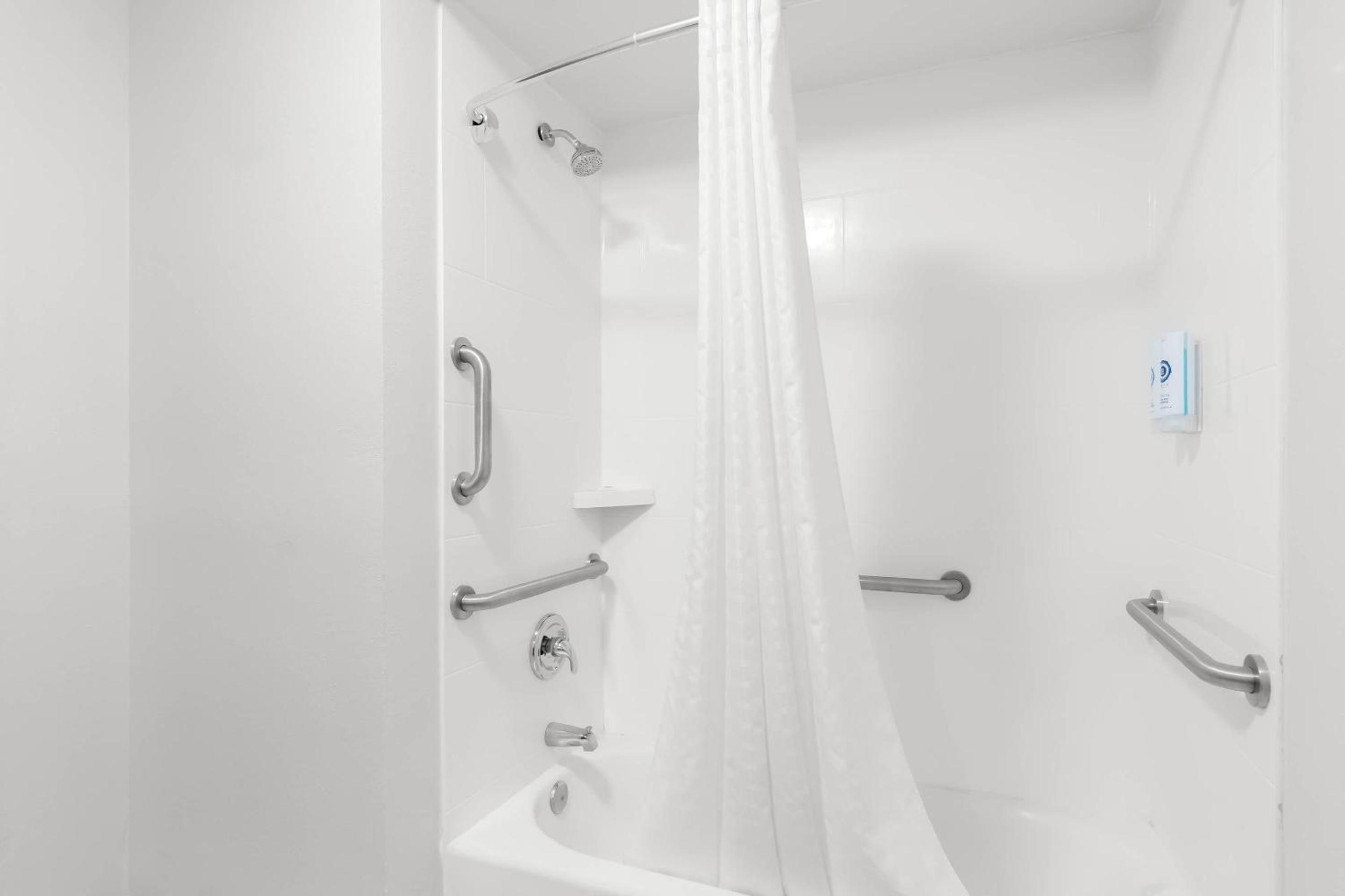 King Room - Non-Smoking - Photo 4