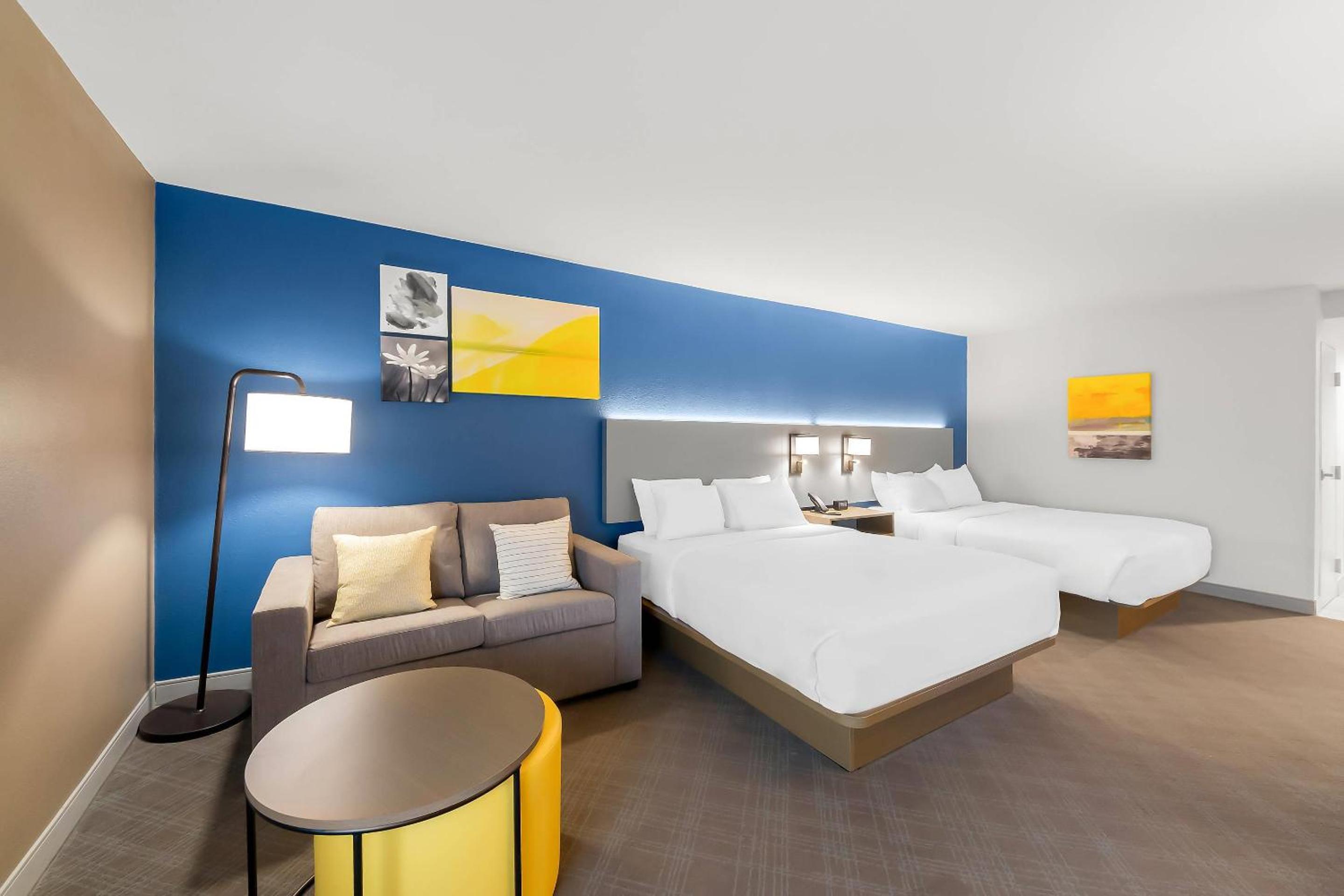 Queen Room with Two Queen Beds - Disability Access - Photo 2
