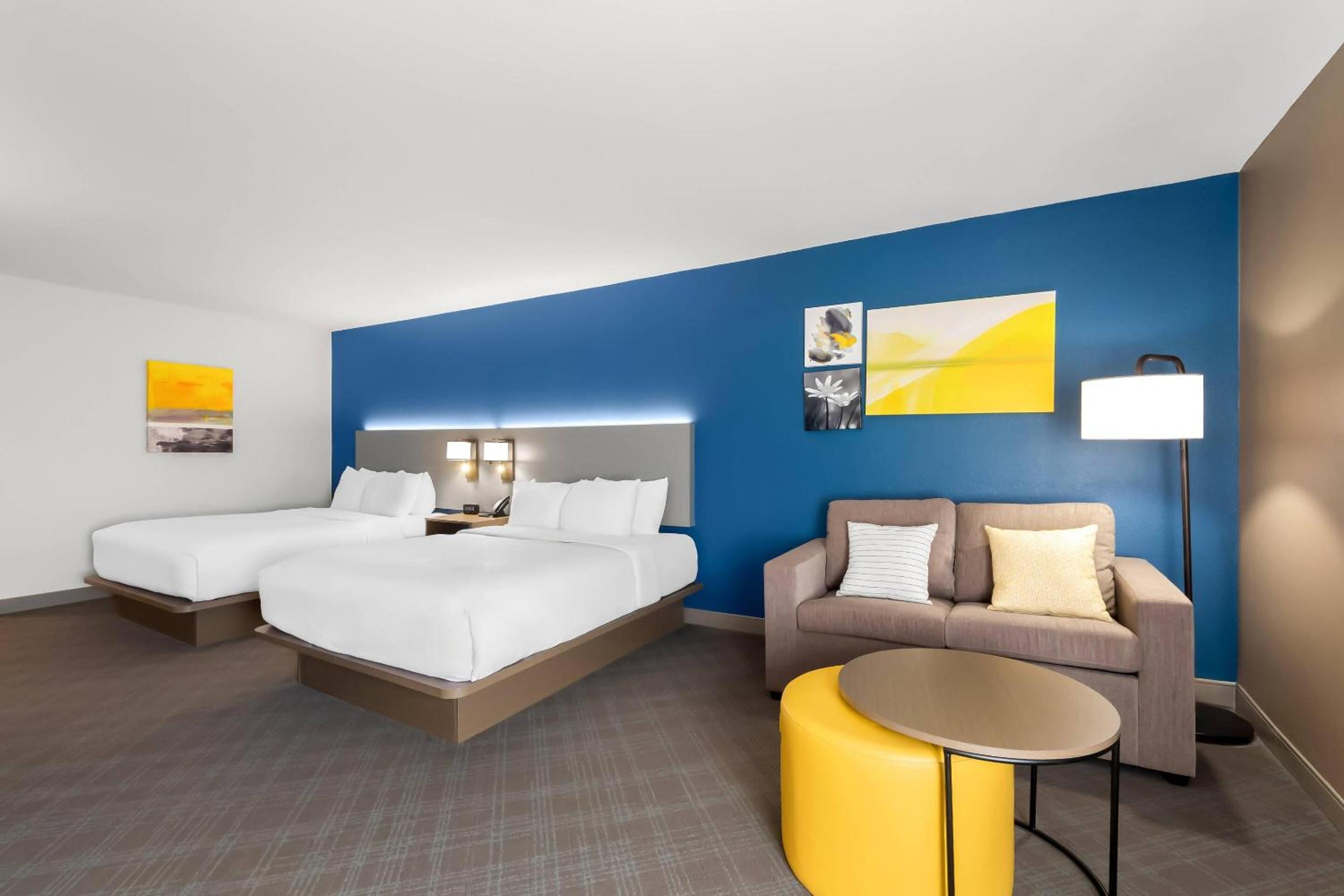 Queen Room with Two Queen Beds - Disability Access - Photo 4