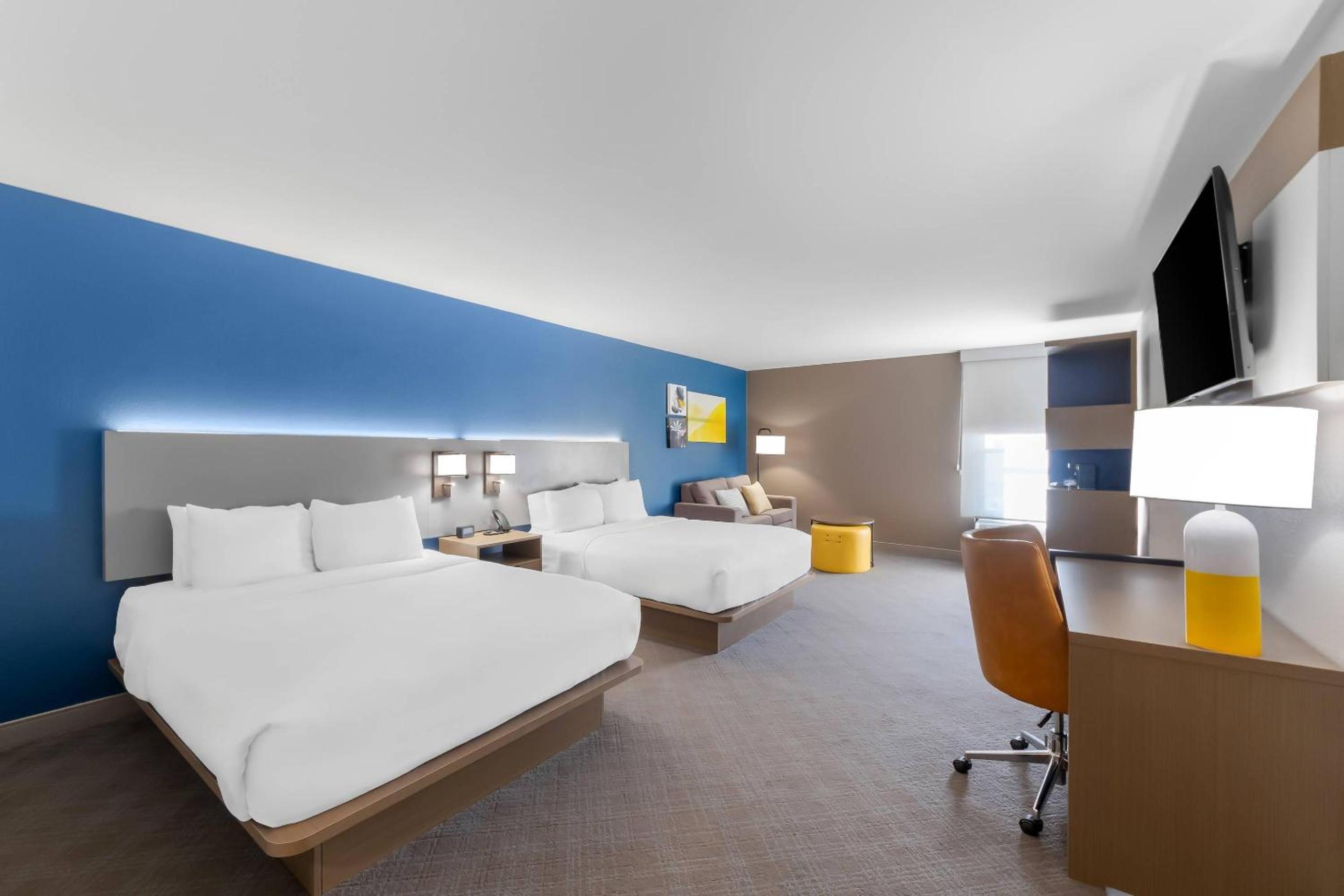 Queen Room with Two Queen Beds - Disability Access - Photo 5