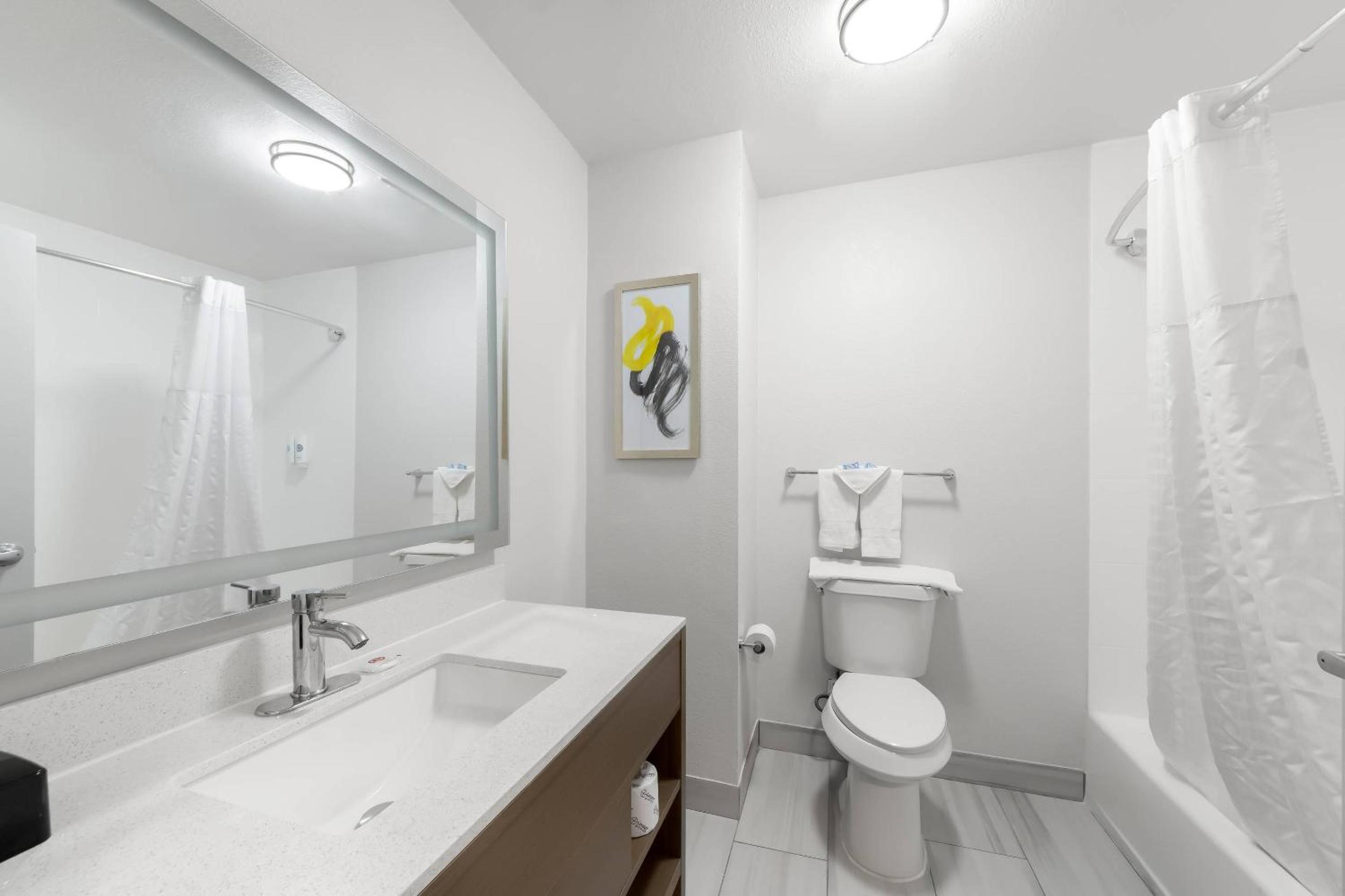 King Room - Non-Smoking - Photo 5