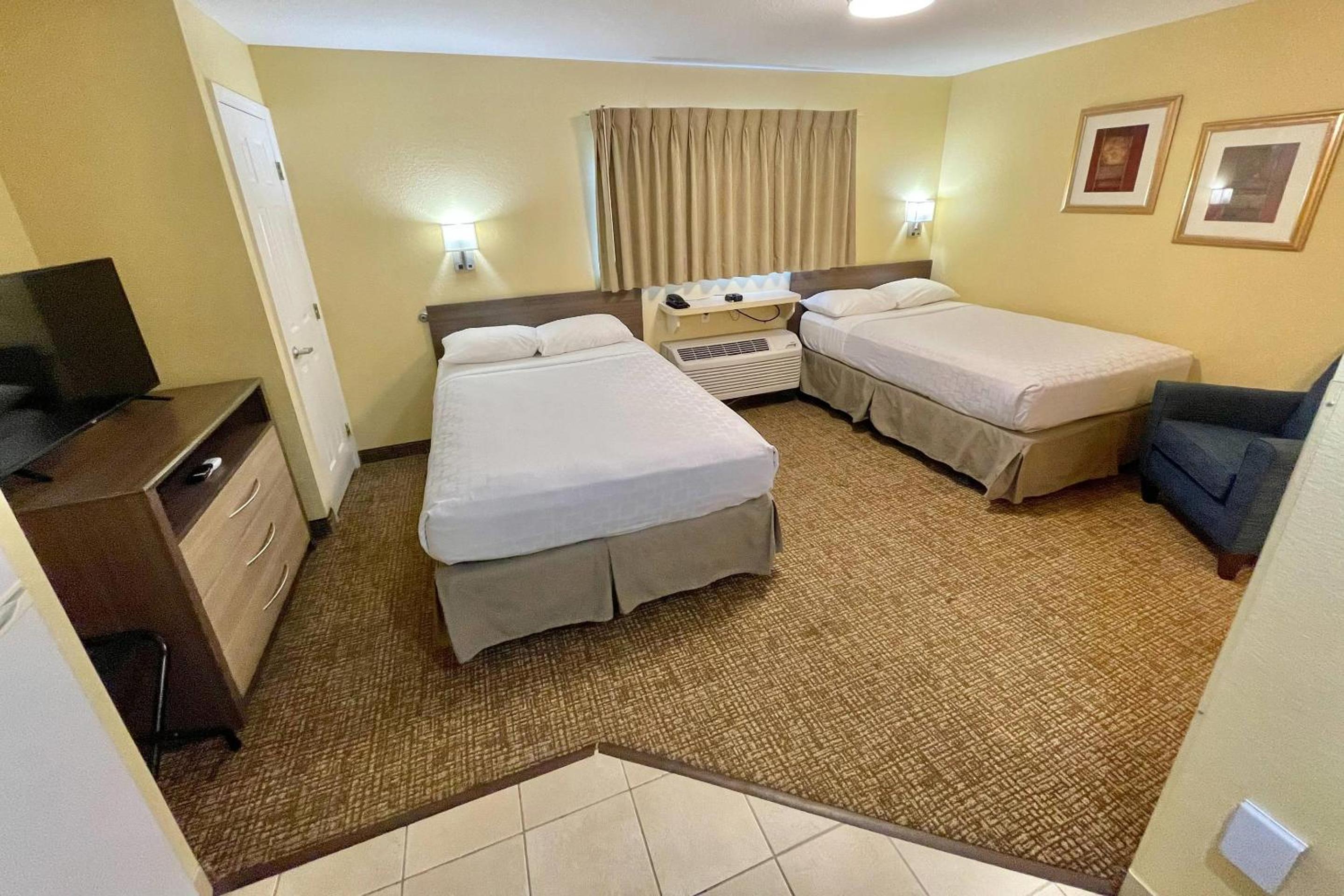 Efficiency Double Room with Two Double Beds - Accessible/Non-Smoking - Photo 1