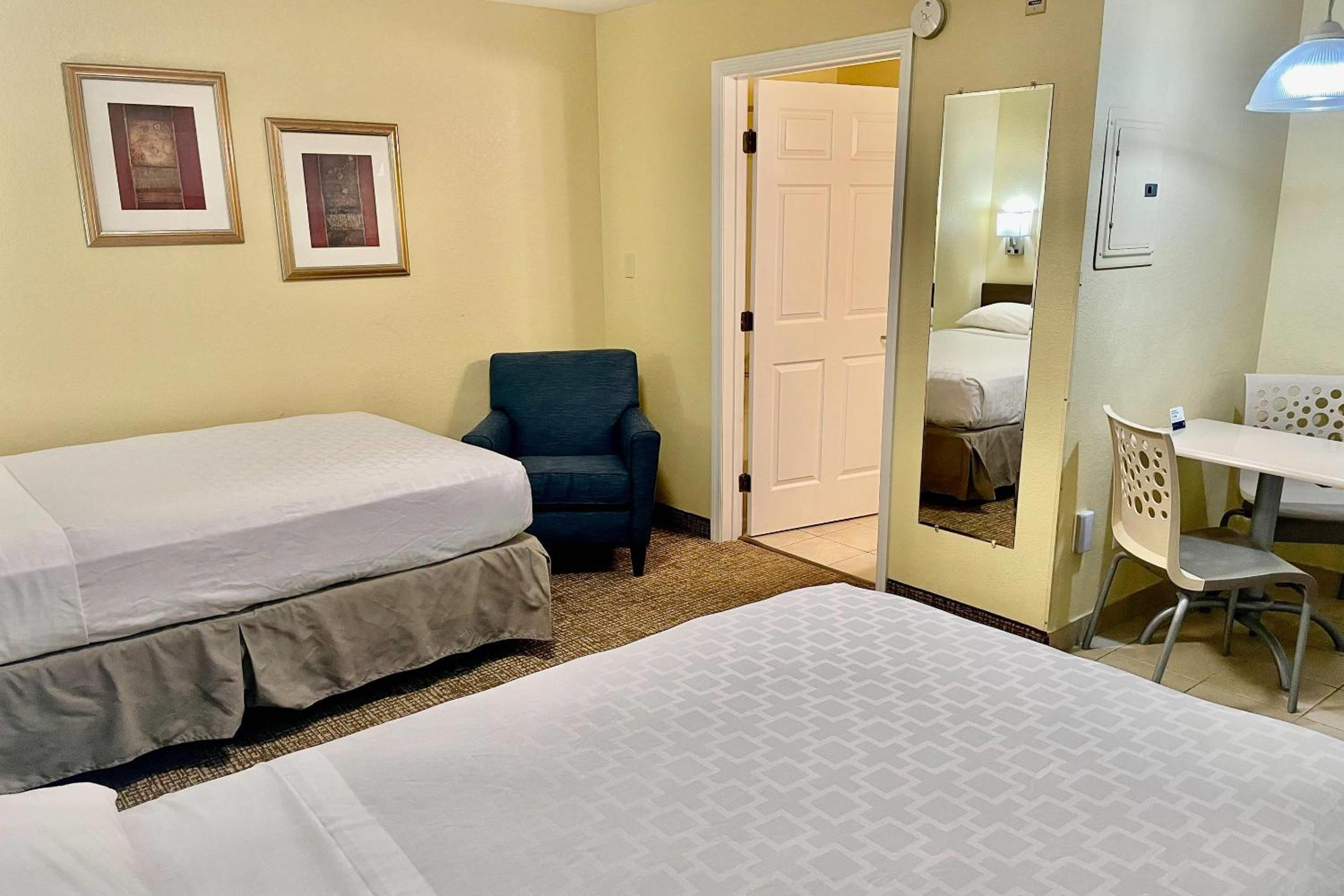 Efficiency Double Room with Two Double Beds - Accessible/Non-Smoking - Photo 2