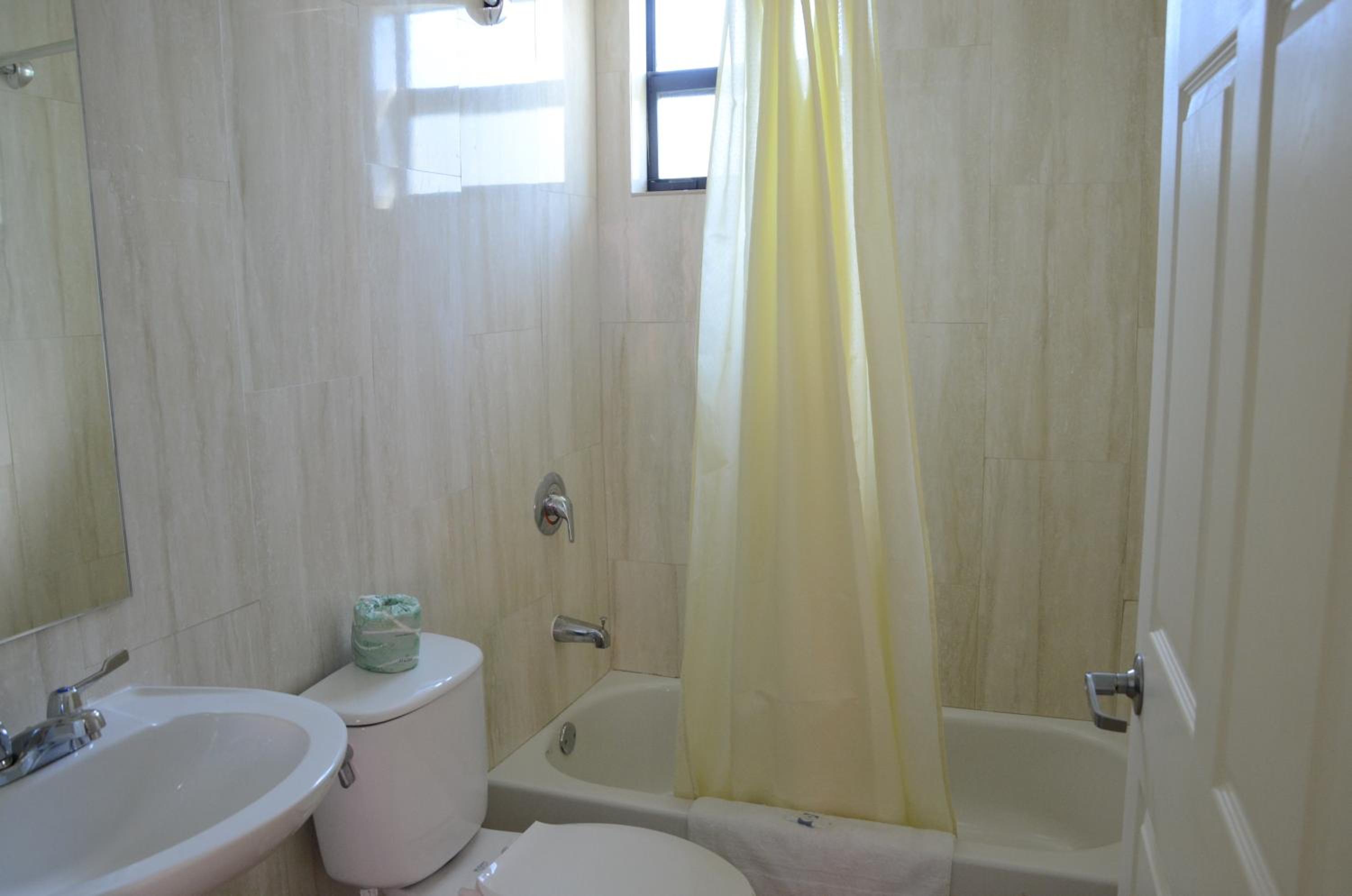 Double Room with Two Double Beds - Non-Smoking photo 2