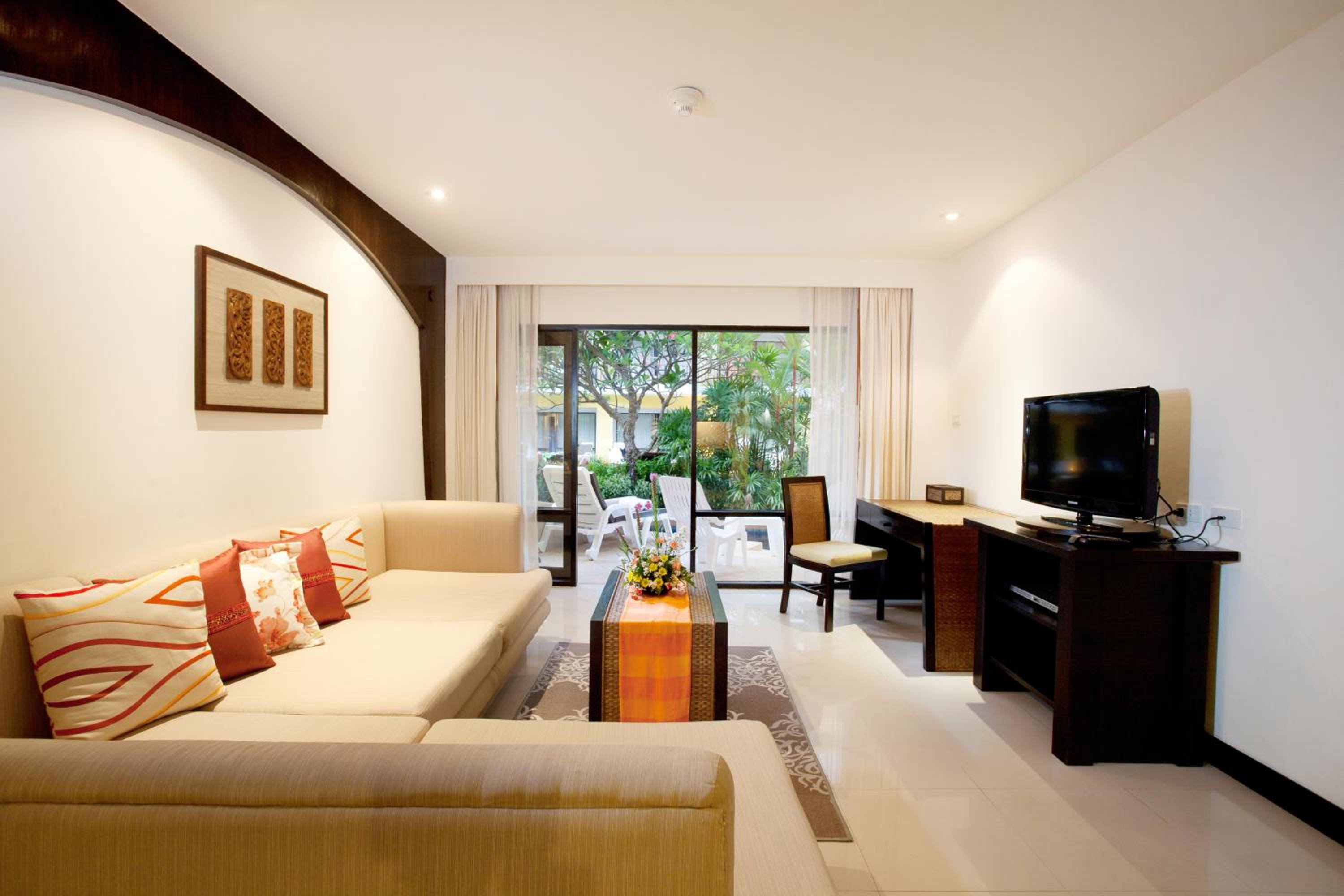Executive Suite - Photo 2