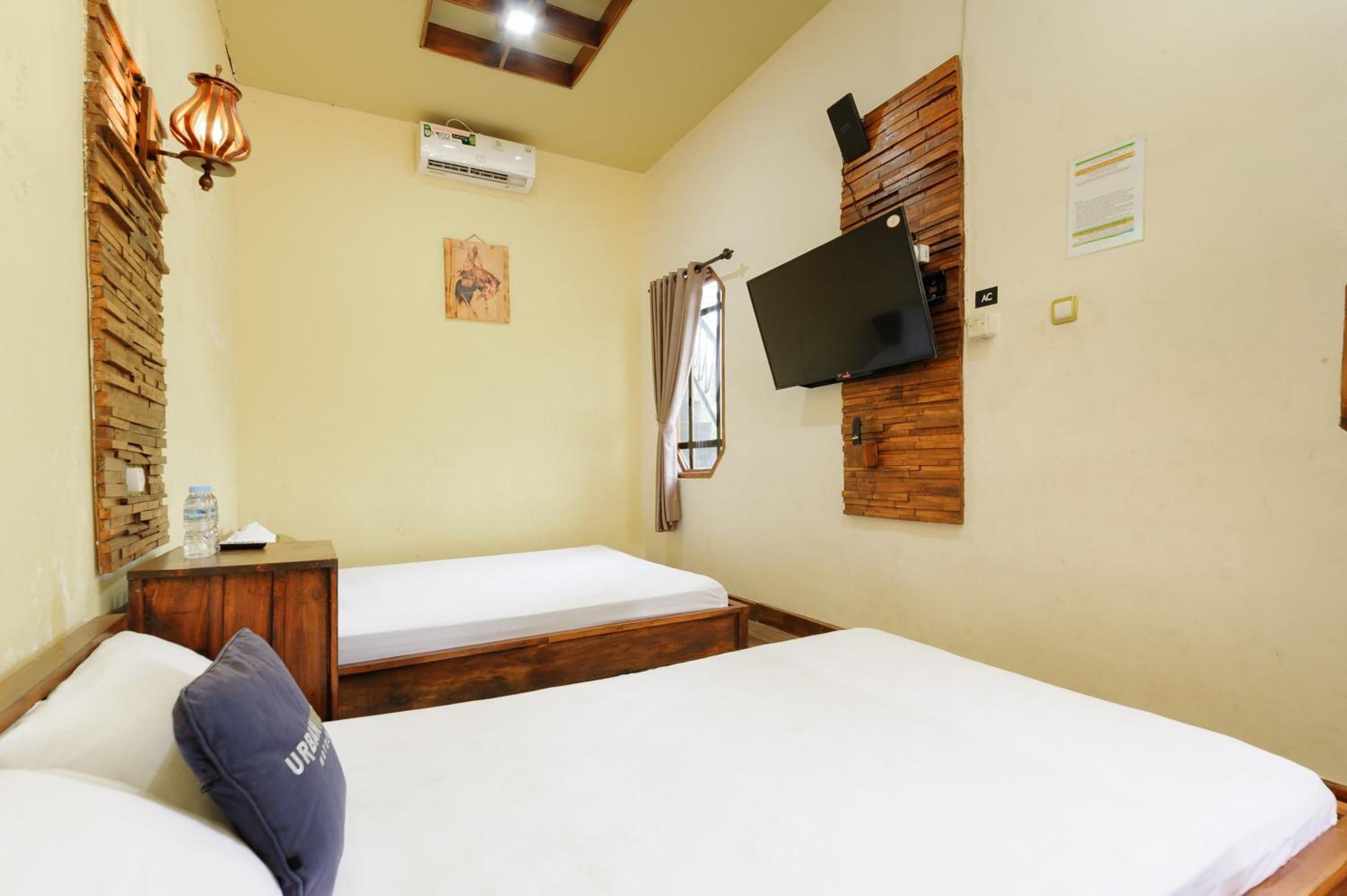 Executive Suite - Photo 4