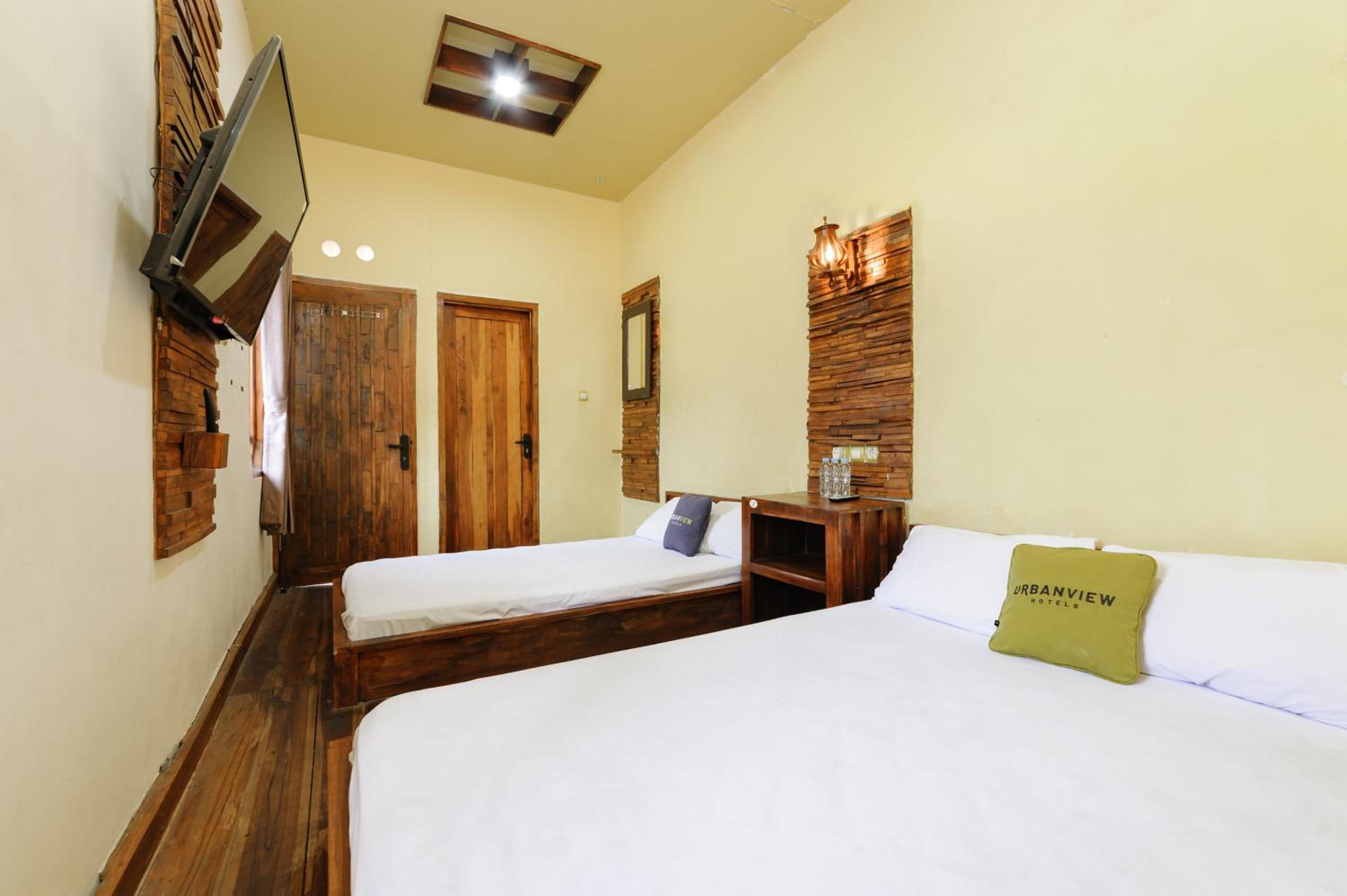 Executive Suite - Photo 2