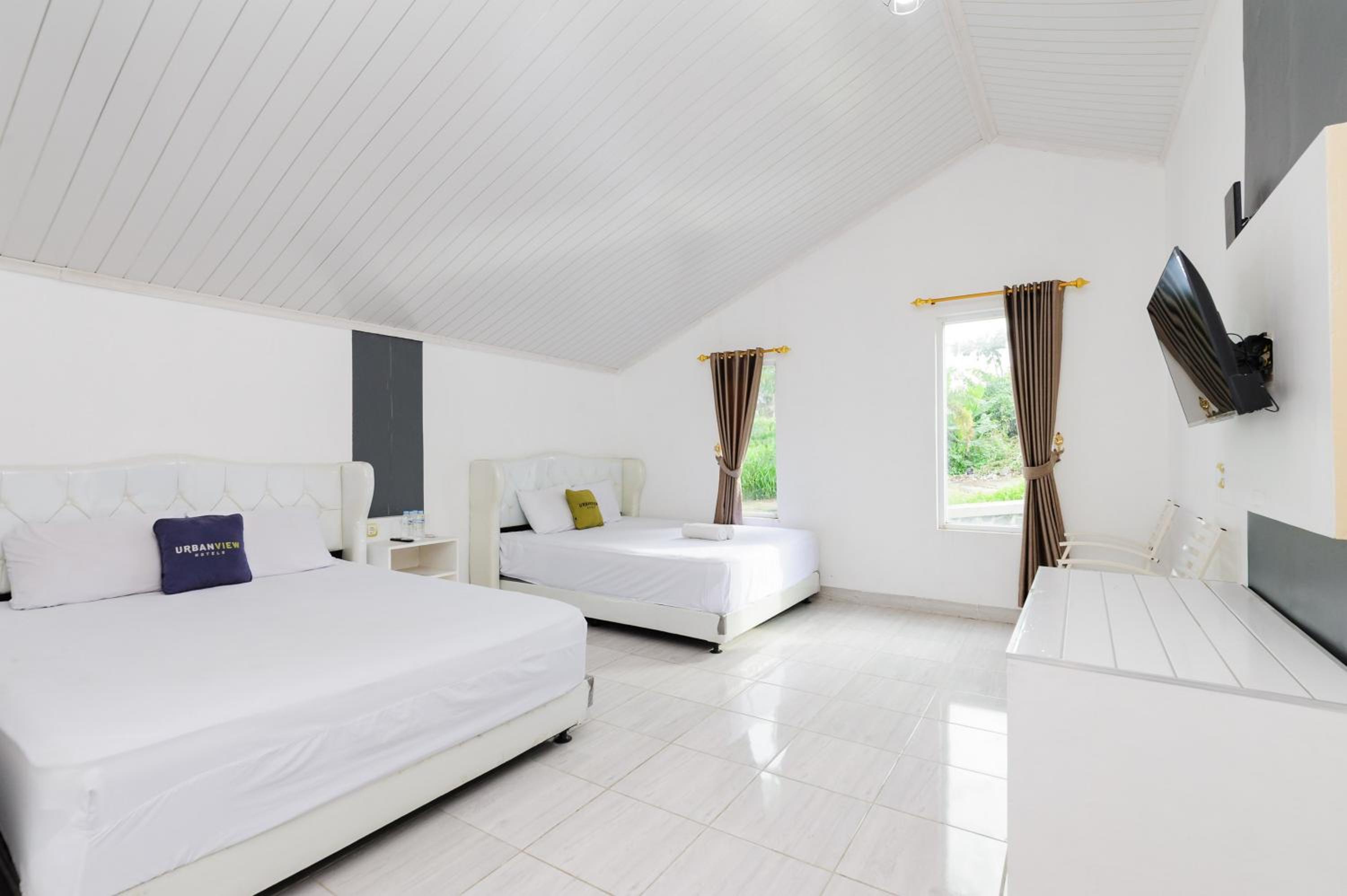 Deluxe Family Room - Photo 6