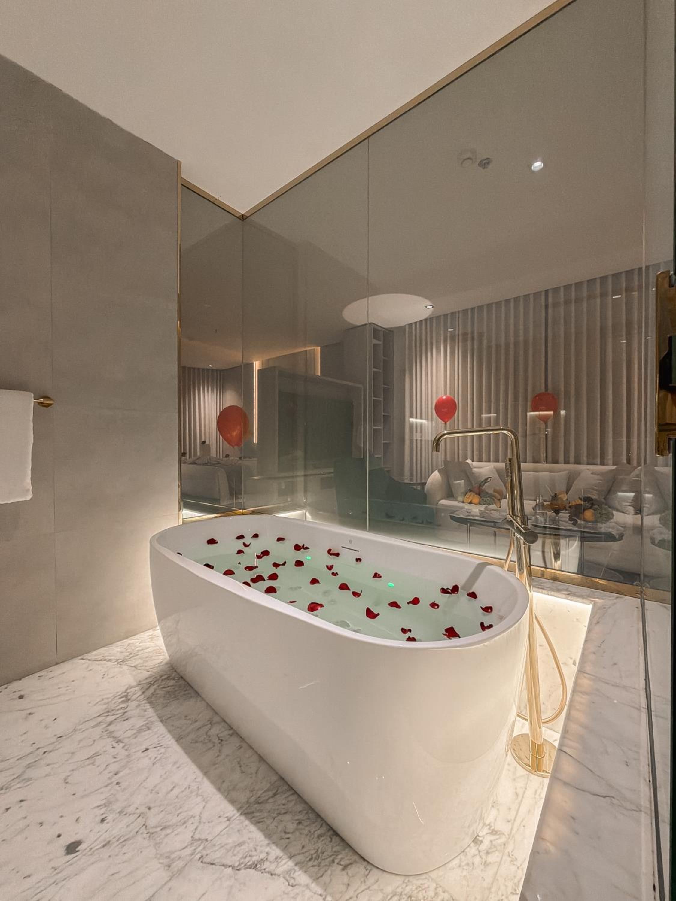 Suite with Hot Tub