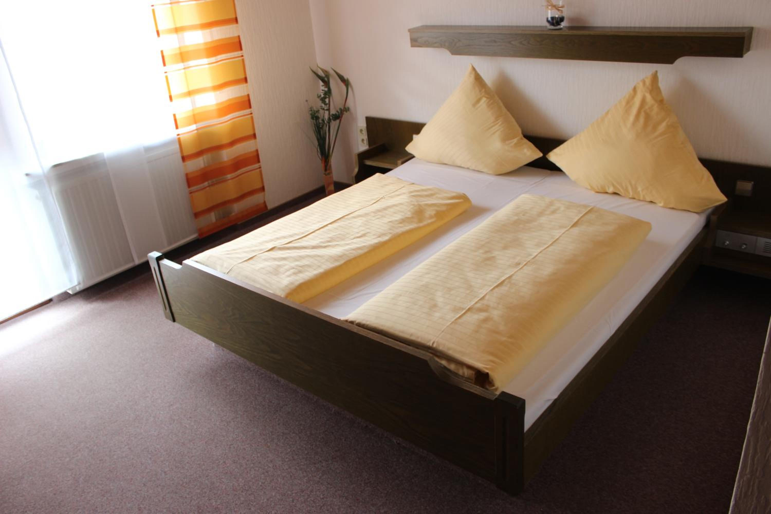 Double Room with Private Bathroom - Photo 8