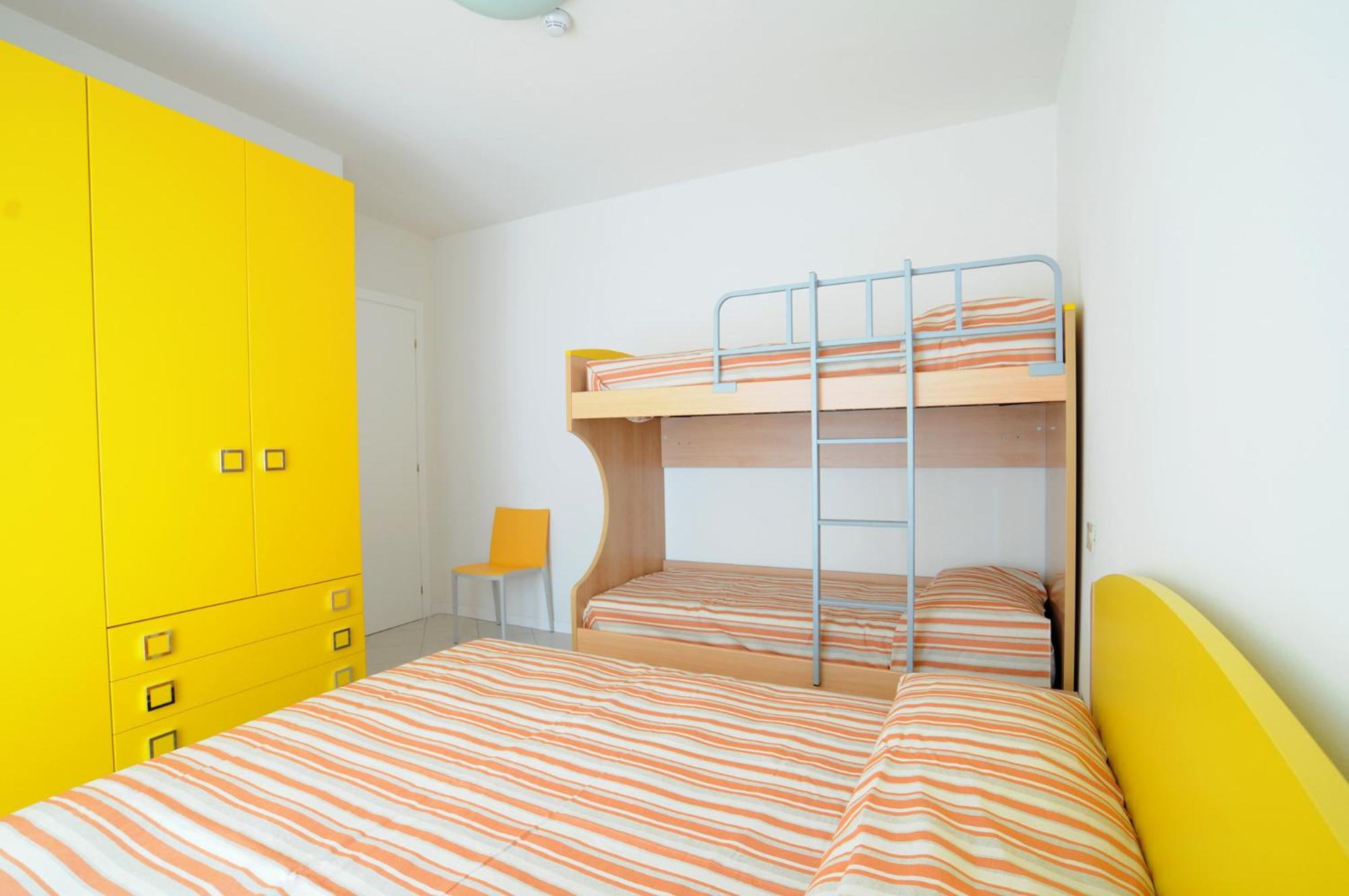 Superior One-Bedroom Apartment - Photo 3