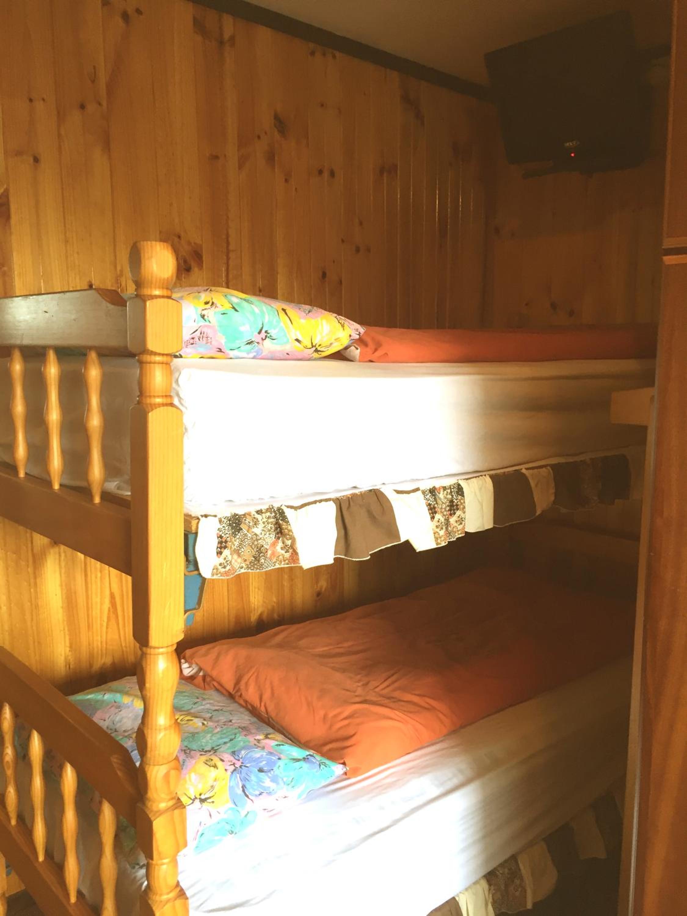 Standard Twin Shared Bunk Room photo 1