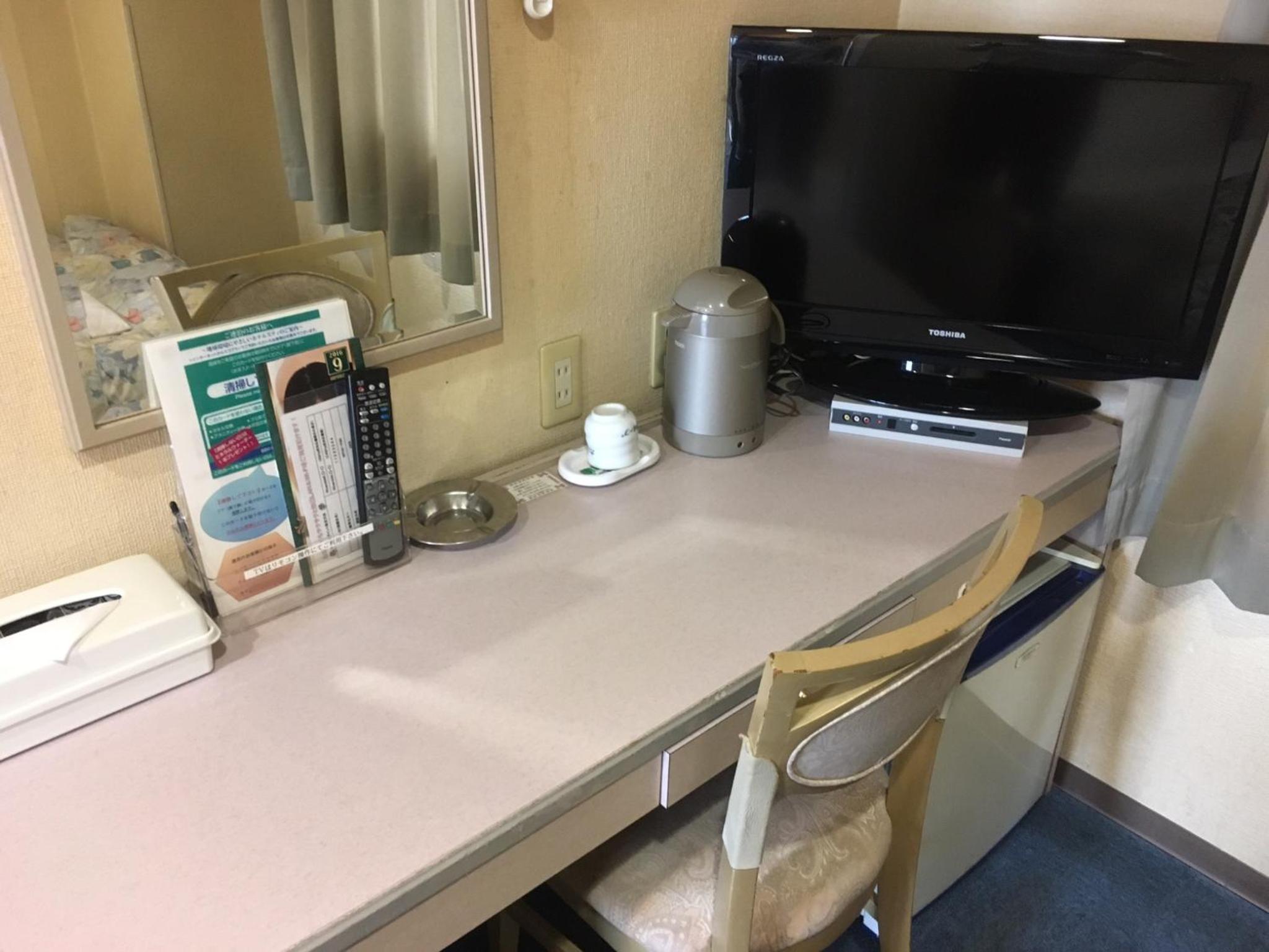 Single Room - Non-Smoking photo 2