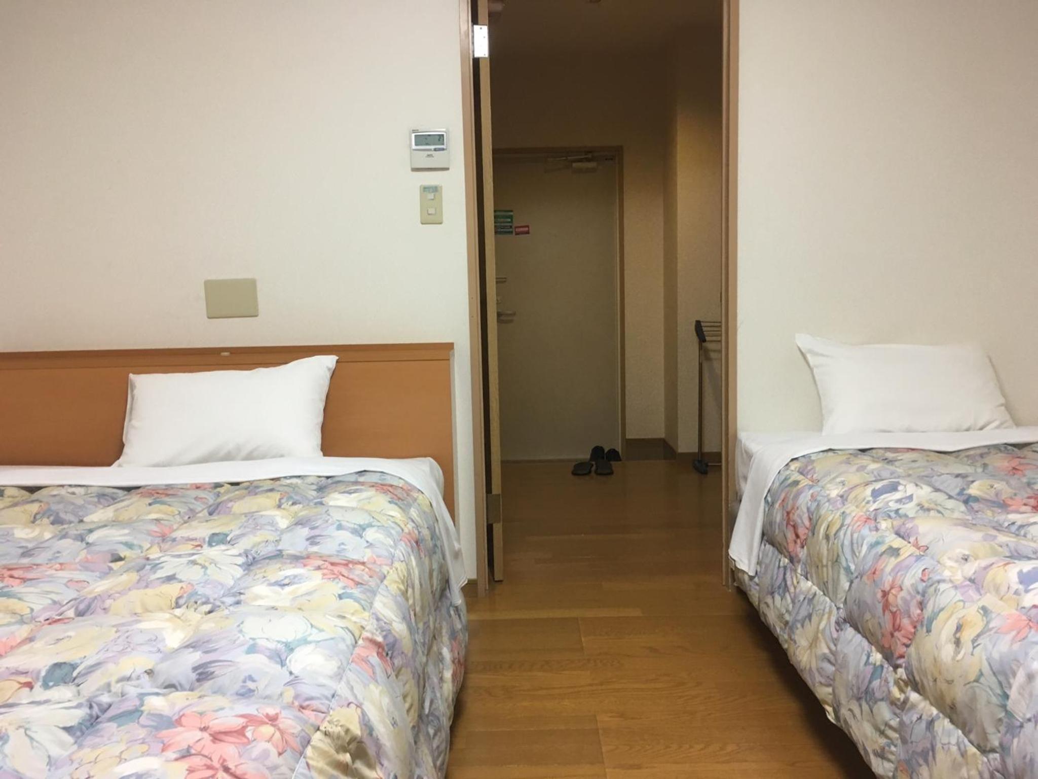 Twin Room - Smoking photo 1