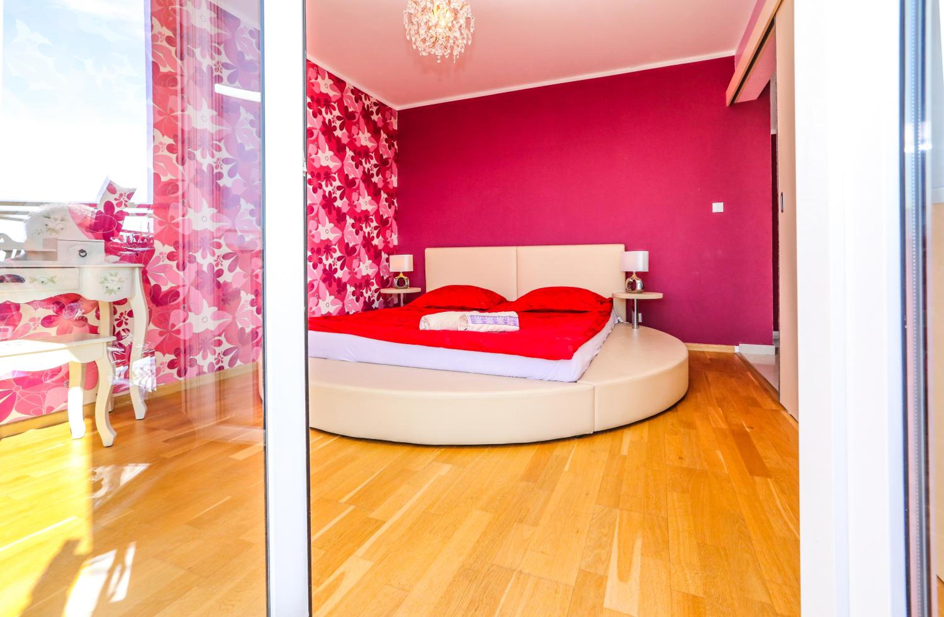 Apartment with Sea View - Photo 12