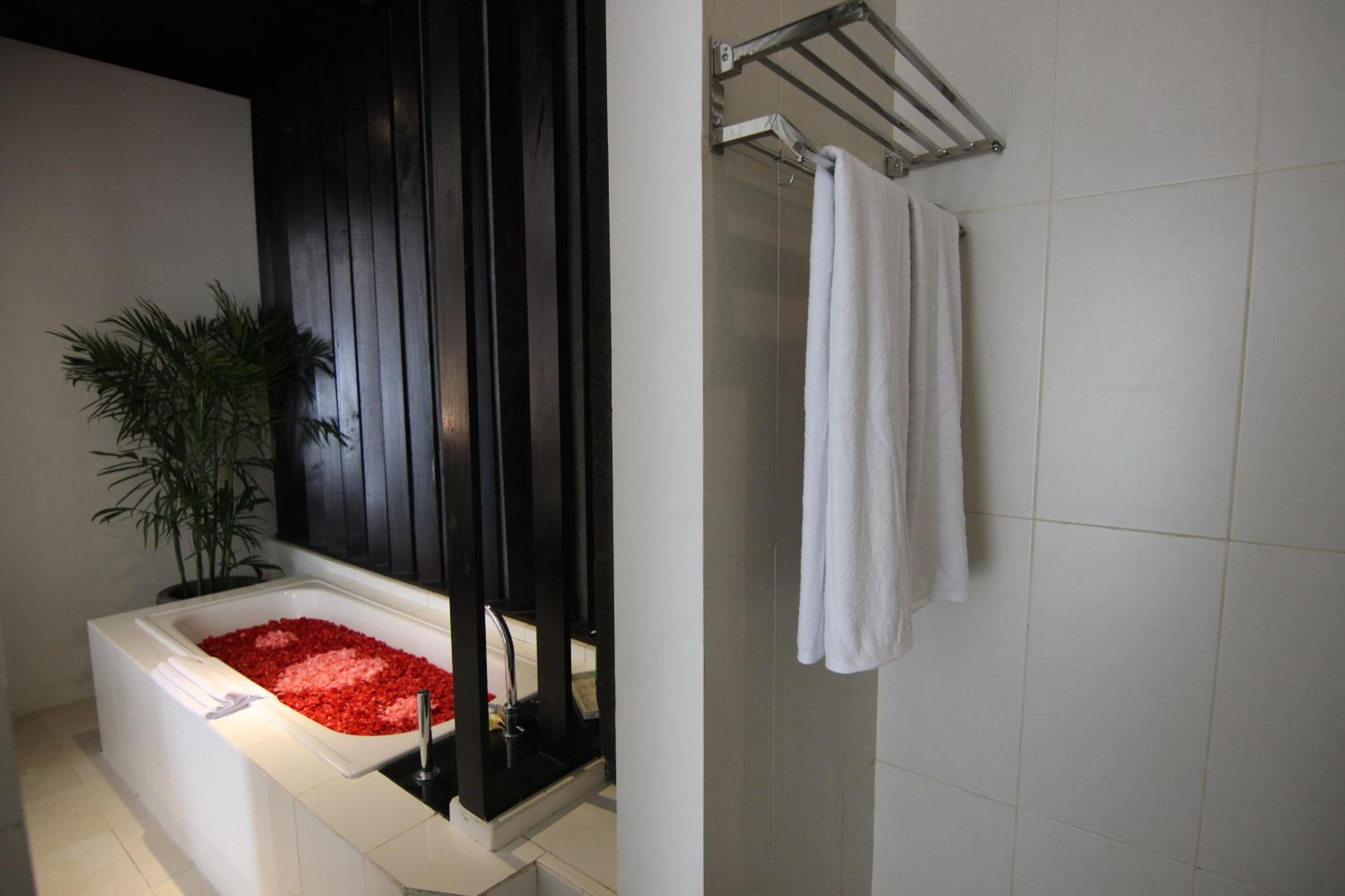 Three-Bedroom Family Suite - Photo 17