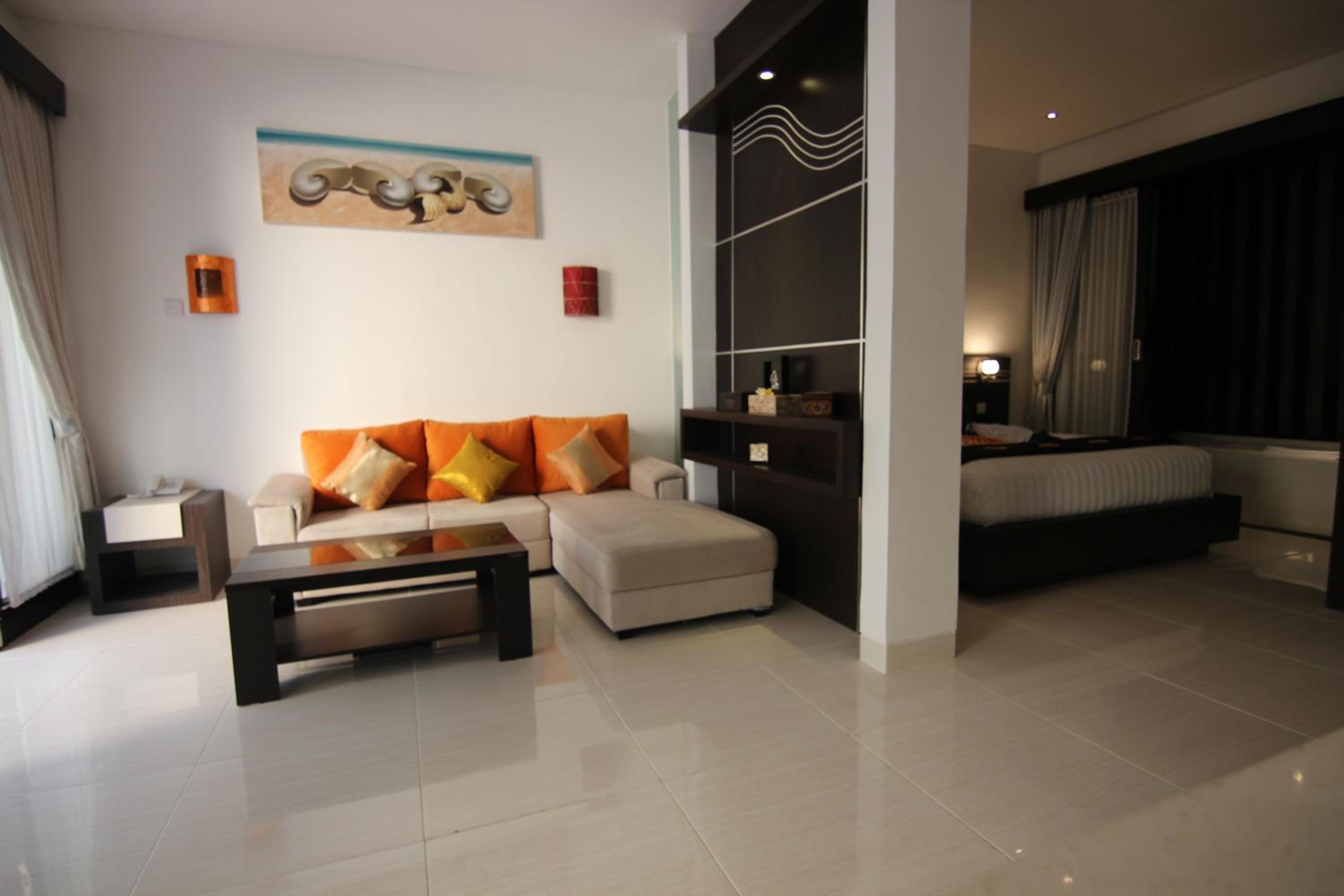 Pavilion Room with Living Room - Photo 12