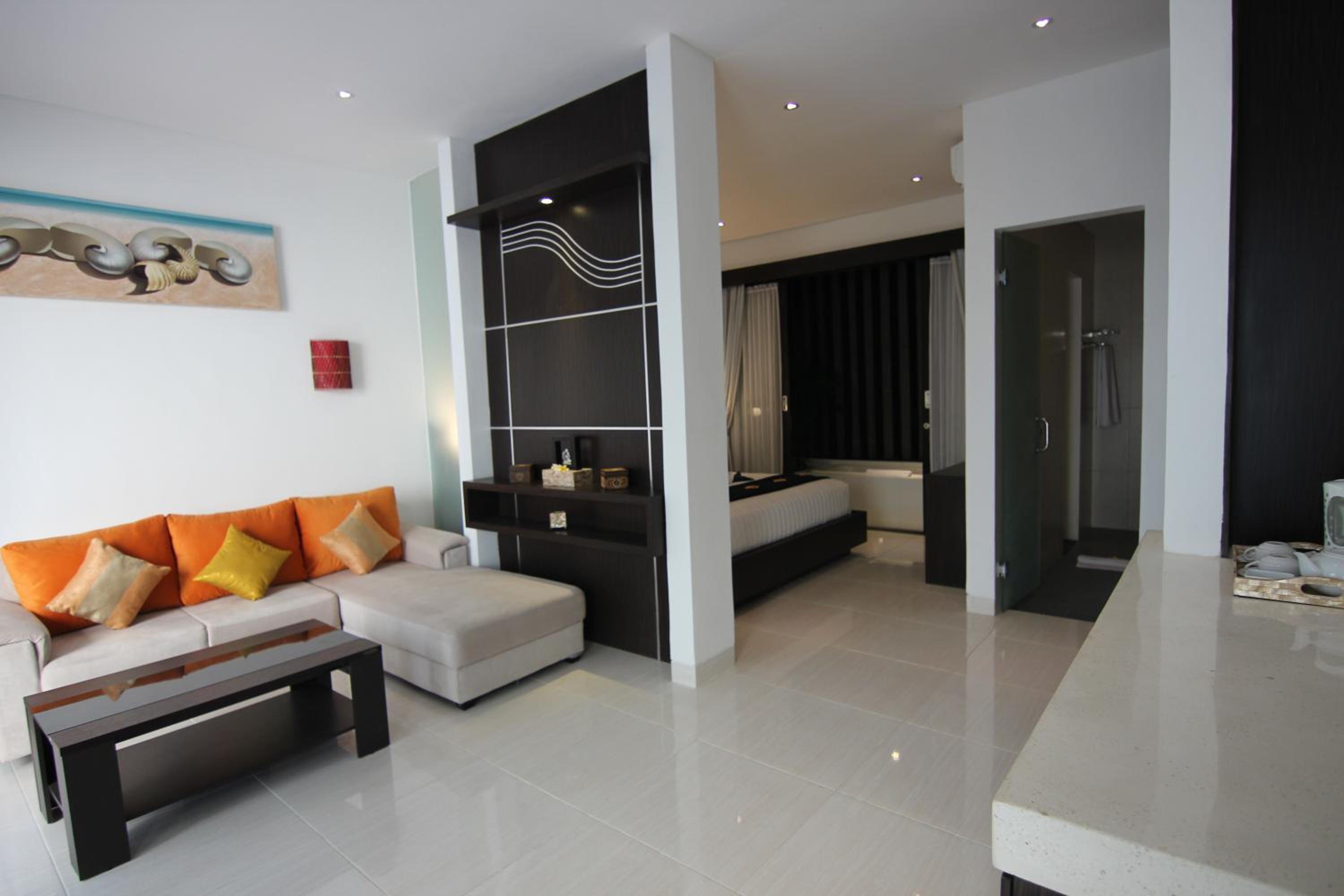 Pavilion Room with Living Room - Photo 8